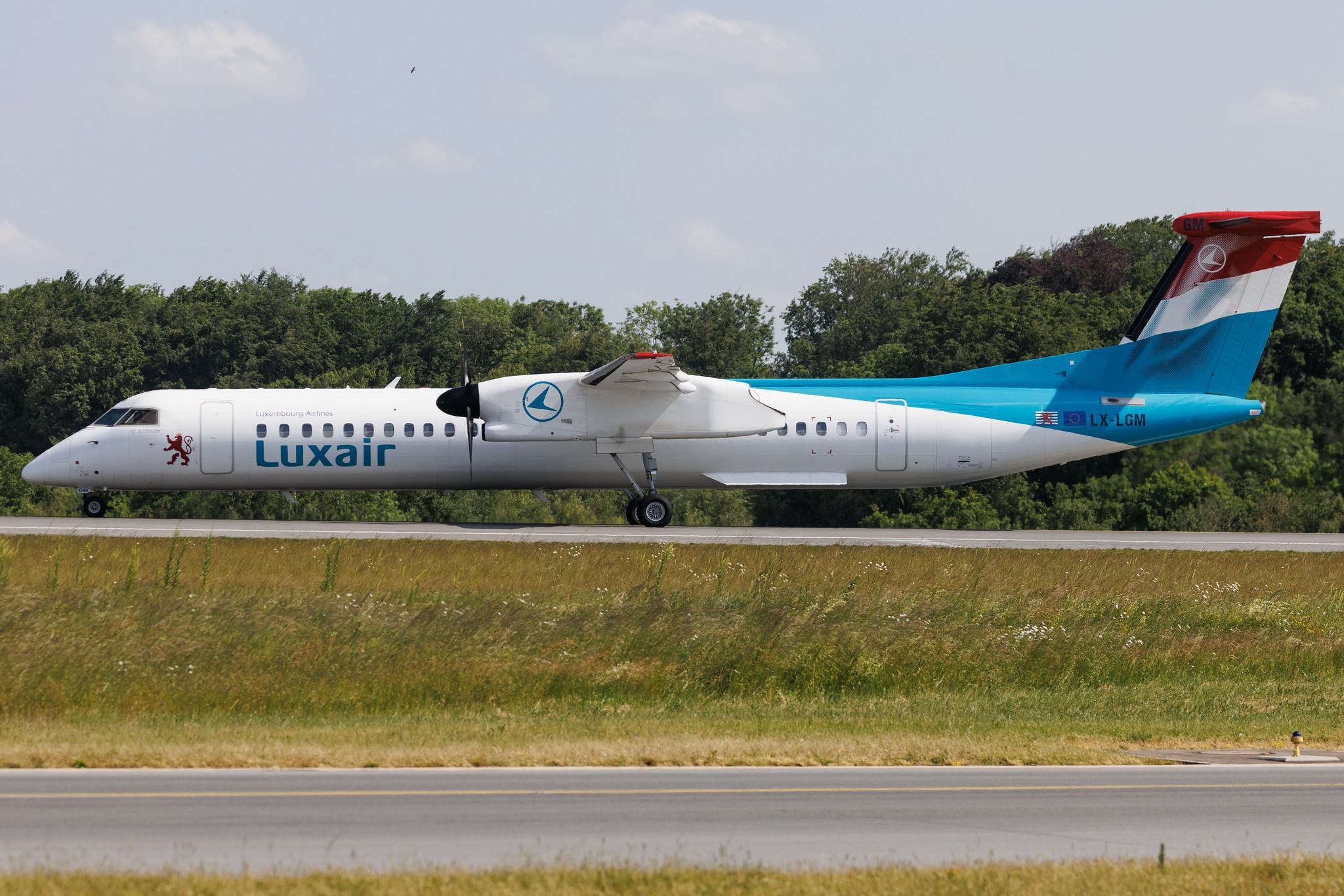 Luxembourg Findel Airport: Luxair (LG / LGL) | De Havilland Canada Dash 8-400 DH8D | LX-LGM | MSN 4425