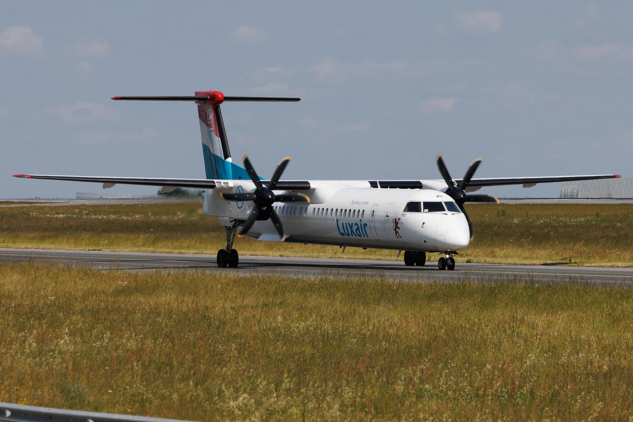 Luxembourg Findel Airport: Luxair (LG / LGL) | De Havilland Canada Dash 8-400 DH8D | LX-LQD | MSN 4525