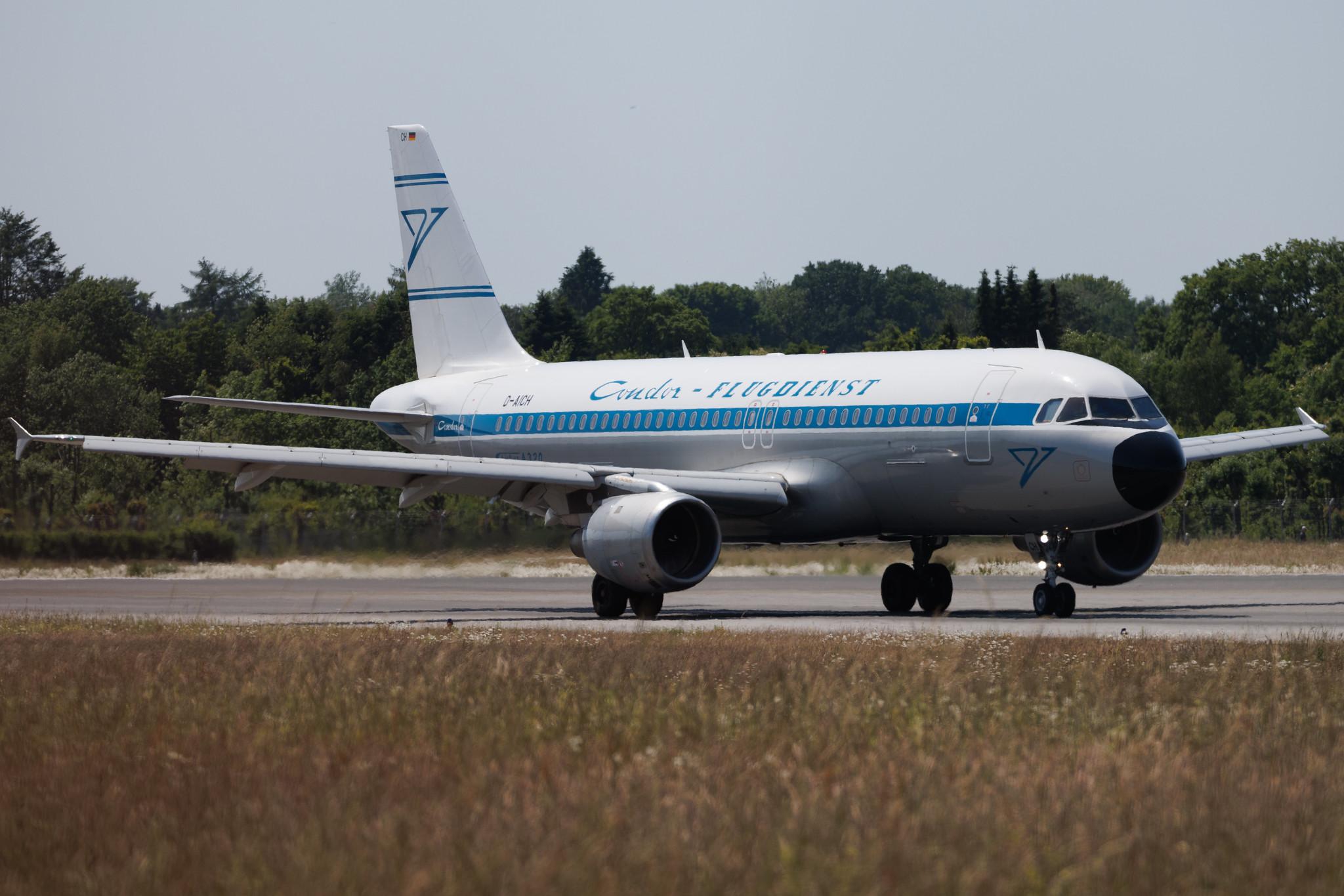 Hamburg Airport: Condor (DE / CFG) | Livery: Retro Livery | Airbus A320-212 A320 | D-AICH | MSN 0971