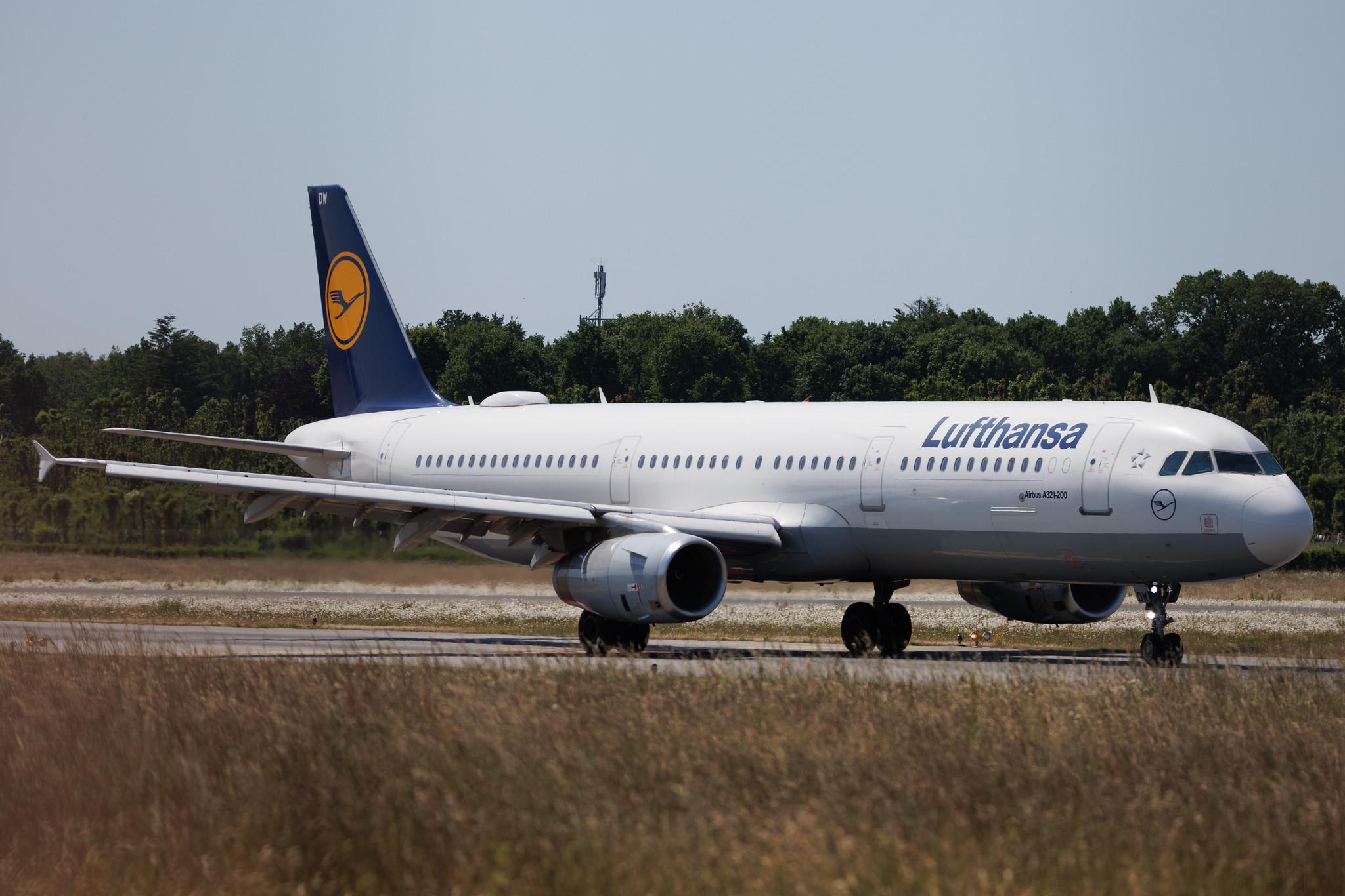 Hamburg Airport: Lufthansa (LH / DLH) | Airbus A321-231 A321 | D-AIDW | MSN 6415