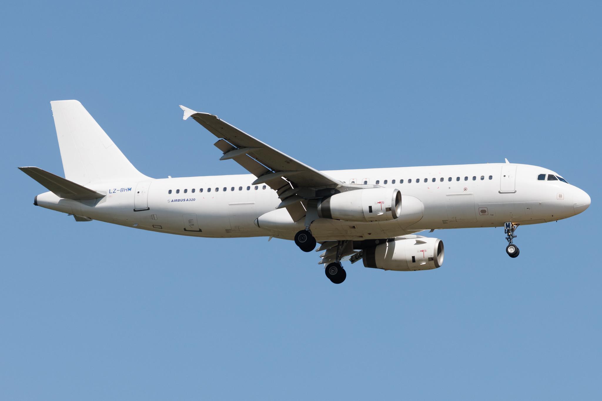Frankfurt Airport: BH Air (8H / BGH) | Airbus A320-232 A320 | LZ-BHM | MSN 2457