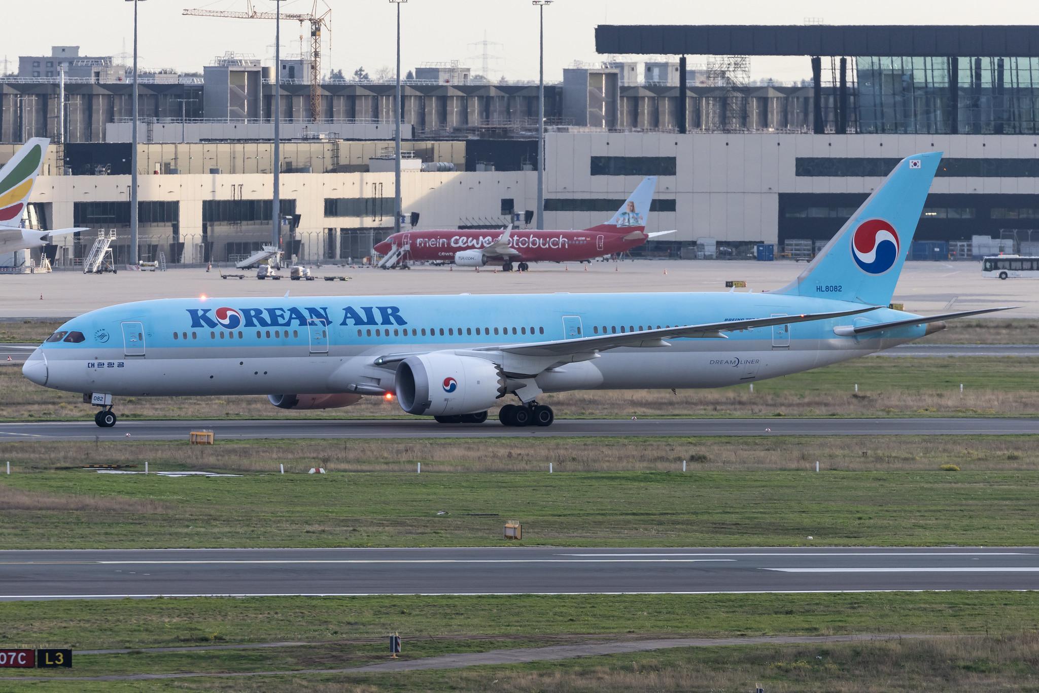 Frankfurt Airport: Korean Air (KE / KAL) | Boeing 787-9 Dreamliner B789 | HL8082 | MSN 34811