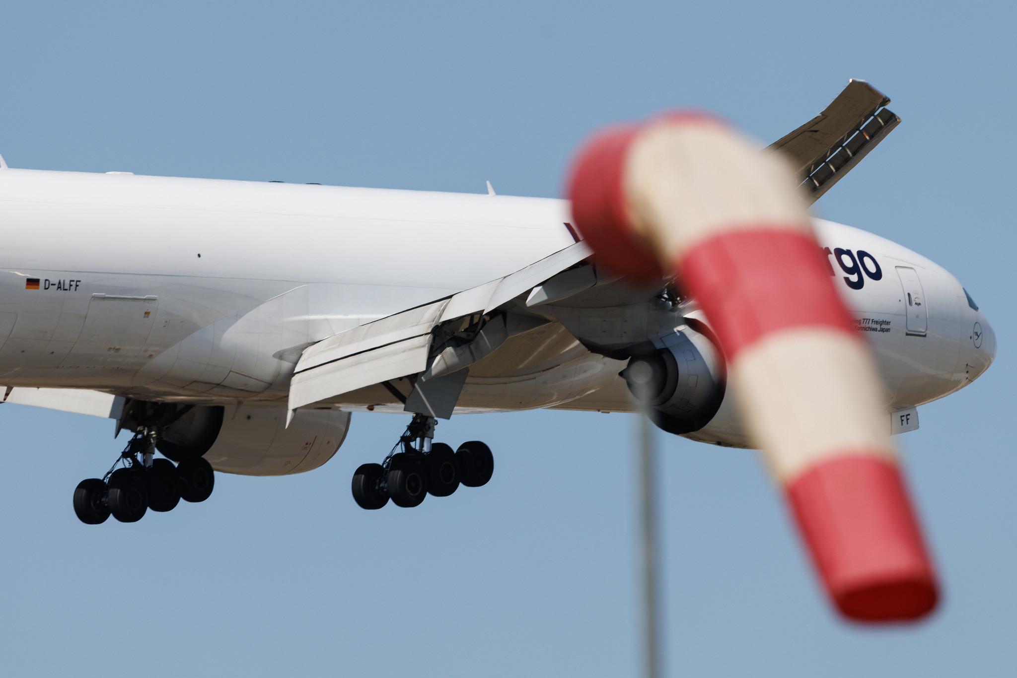 Frankfurt Airport: Lufthansa Cargo (/ GEC) | Boeing 777-FBT B77L | D-ALFF | MSN 66089