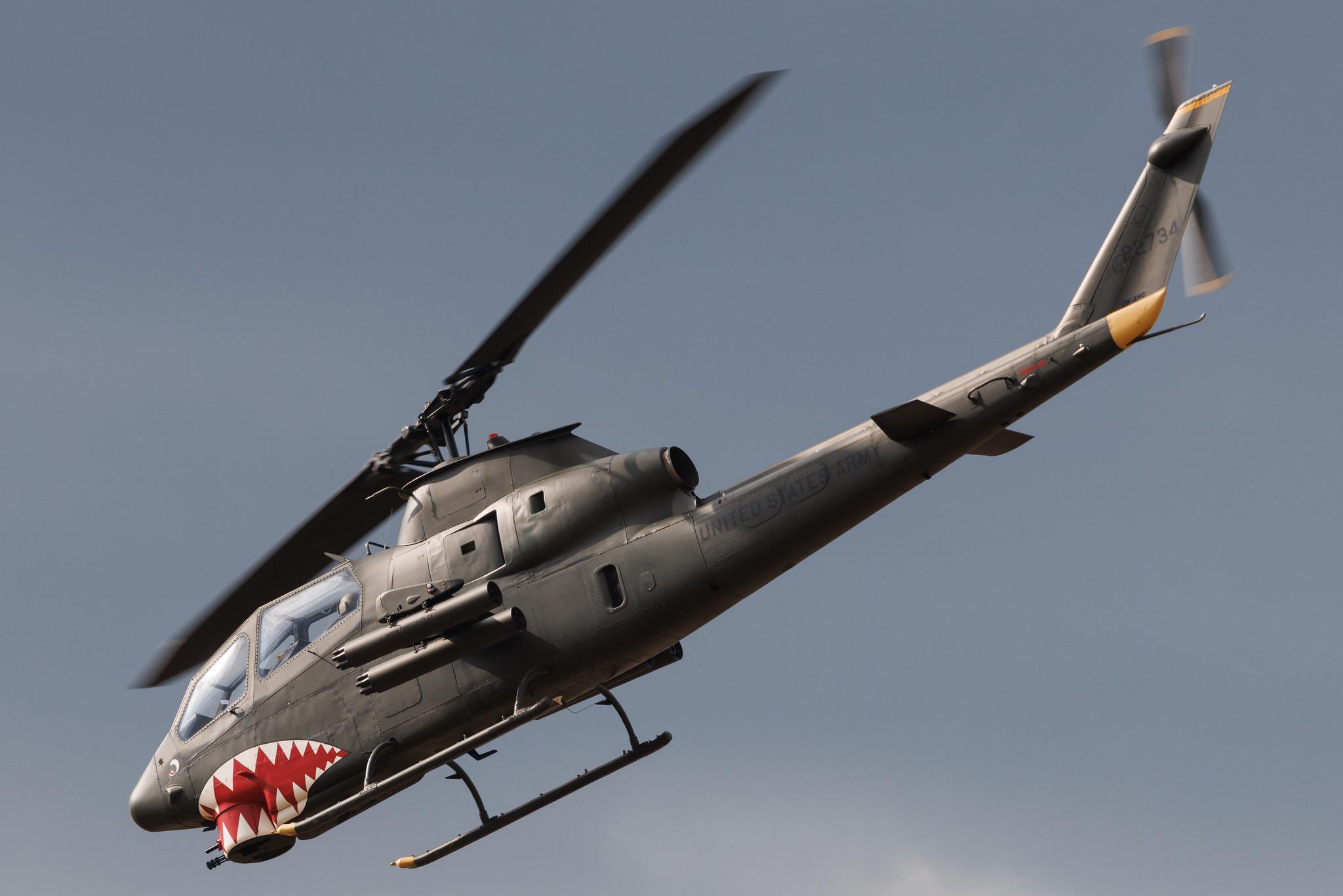 ANTIDOTUM Airshow Leszno: Private owner | Bell TAH-1P Cobra HUCO | OK-AHC | MSN 77-22734