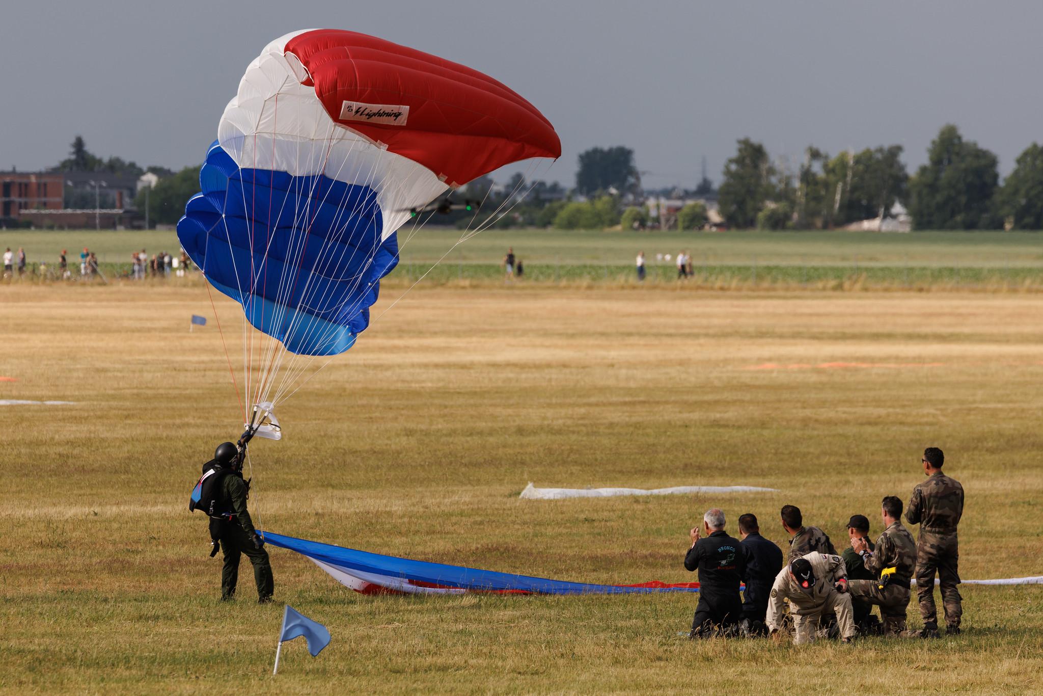 ANTIDOTUM Airshow Leszno: Fallschirmspringer