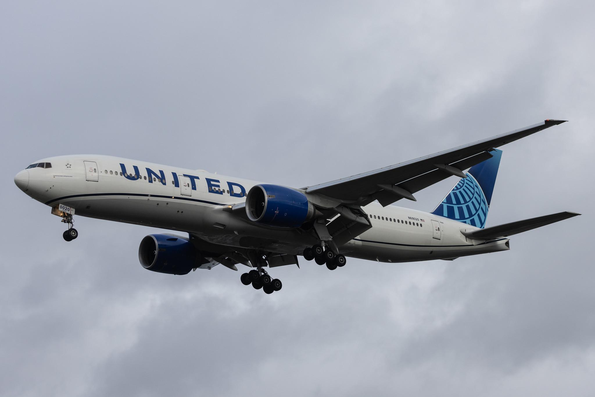 London Heathrow: United Airlines (UA / UAL) | Boeing 777-224(ER) B772 | N69020 | MSN 31687