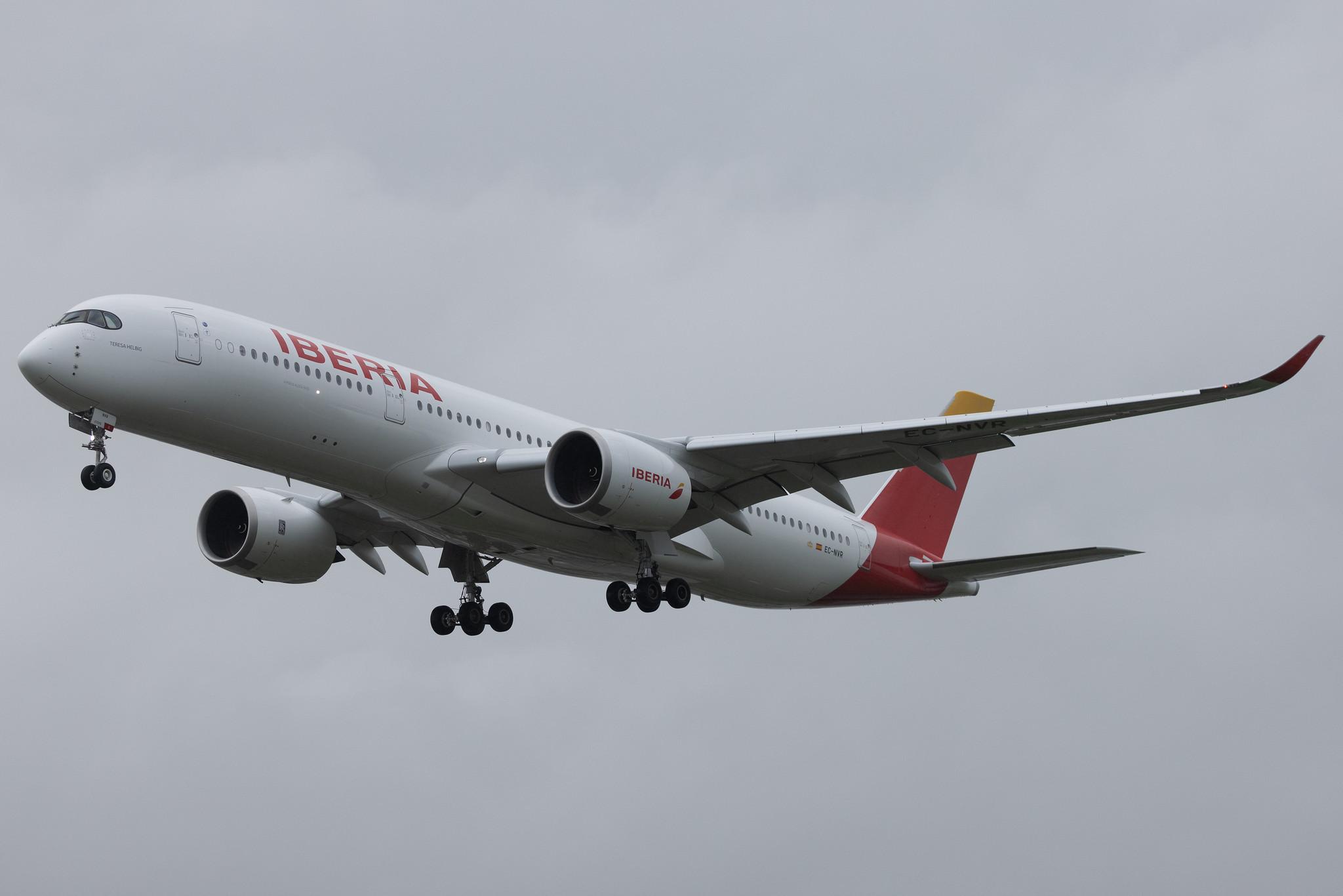 London Heathrow: Iberia (IB / IBE) | Airbus A350-941 A359 | EC-NVR | MSN 549