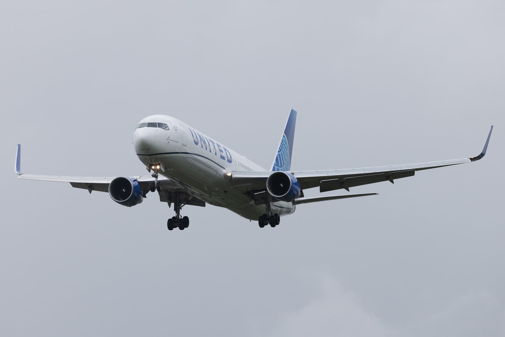 London Heathrow: United Airlines (UA / UAL) | Boeing 767-322(ER) B763 | N664UA | MSN 29236