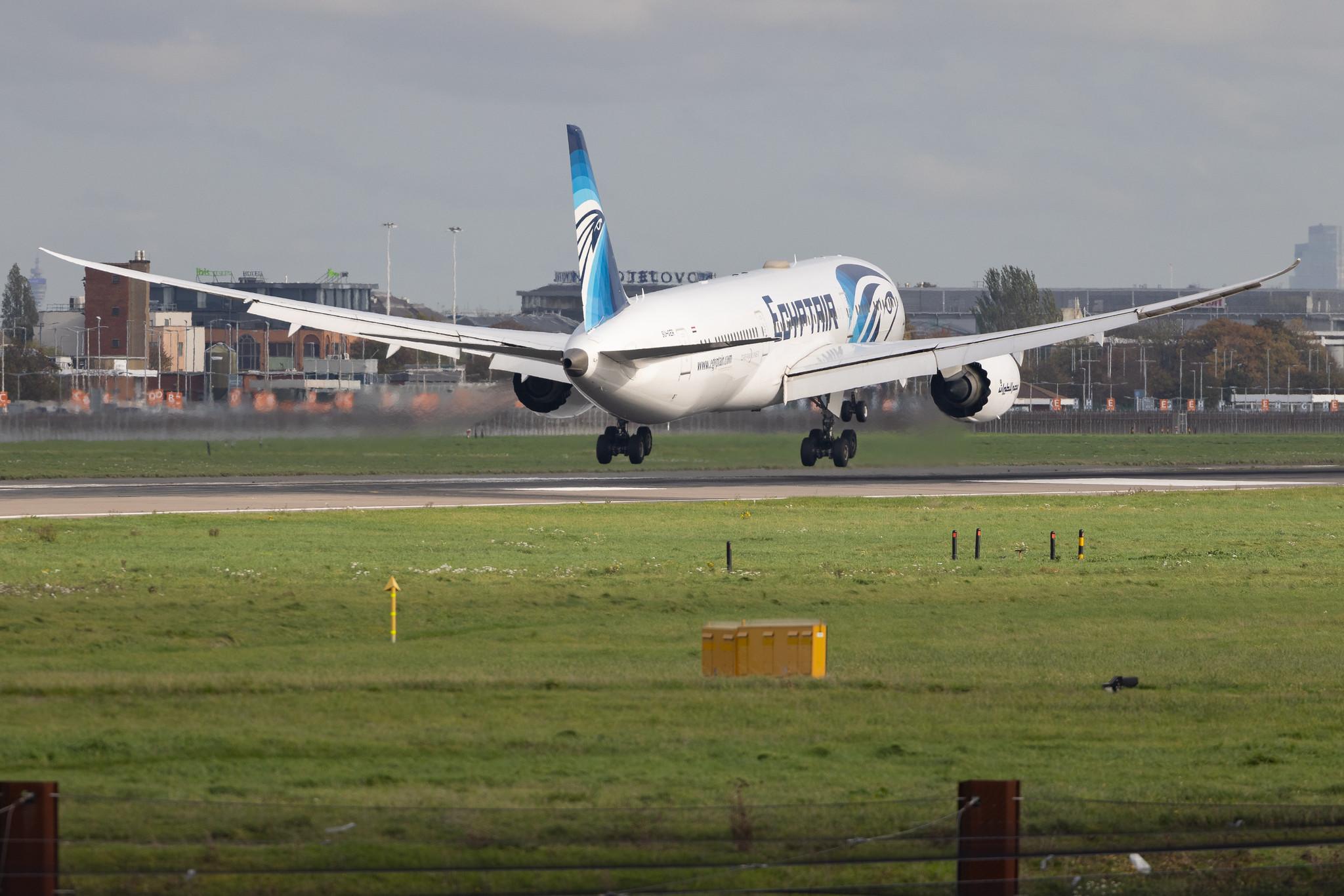 London Heathrow: EgyptAir (MS / MSR) | Boeing 787-9 Dreamliner B789 | SU-GER | MSN 38798