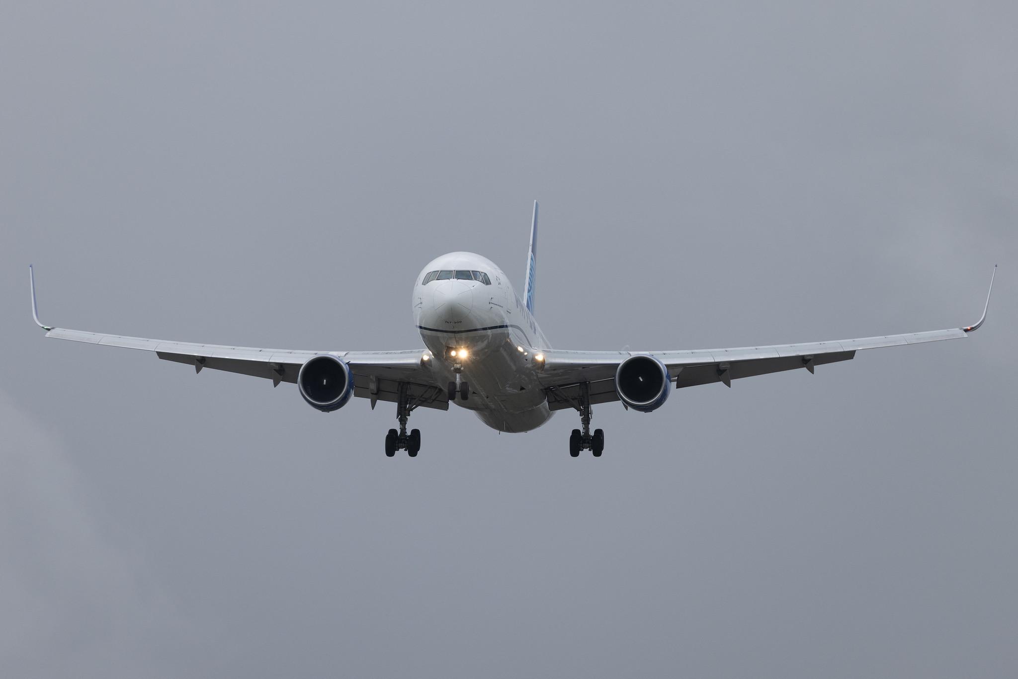 London Heathrow: United Airlines (UA / UAL) | Boeing 767-322(ER) B763 | N664UA | MSN 29236