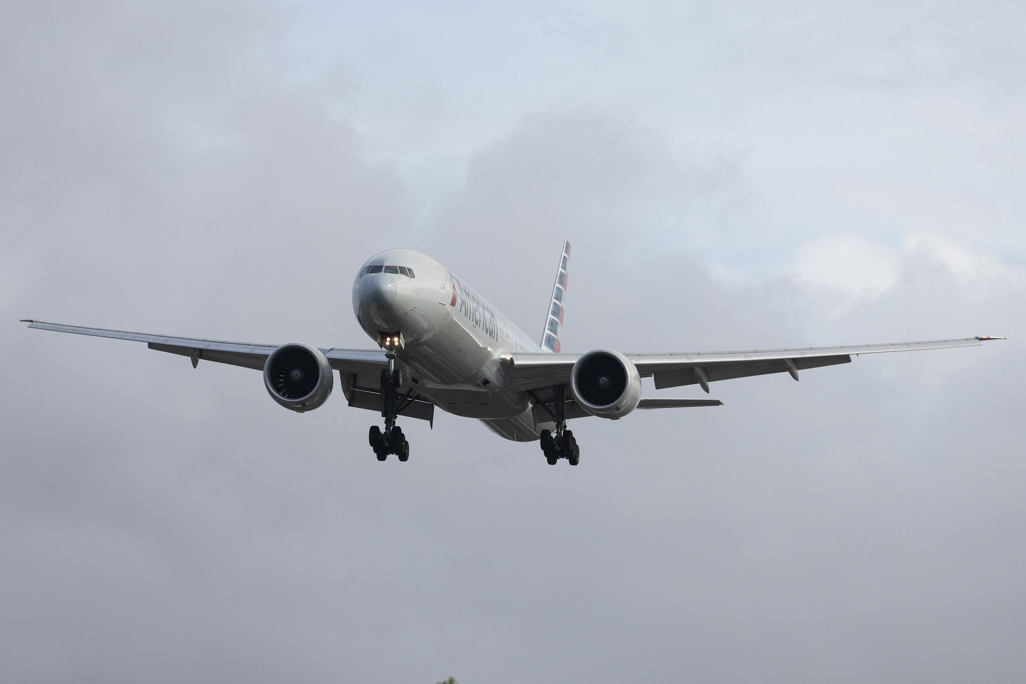 London Heathrow: American Airlines (AA / AAL) | Boeing 777-323(ER) B77W | N722AN | MSN 31547