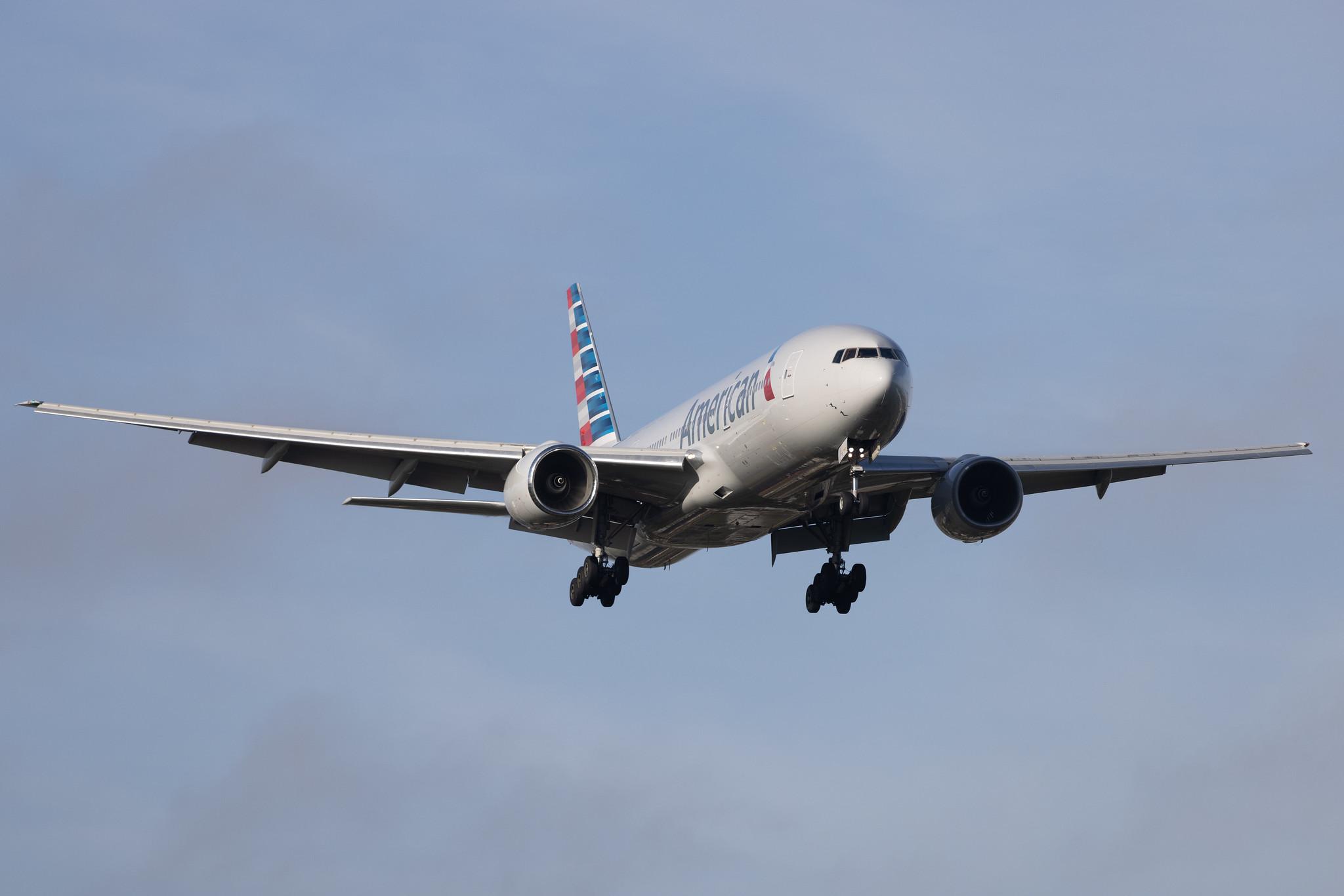 London Heathrow: American Airlines (AA / AAL) | Boeing 777-223(ER) B772 | N775AN | MSN 29584