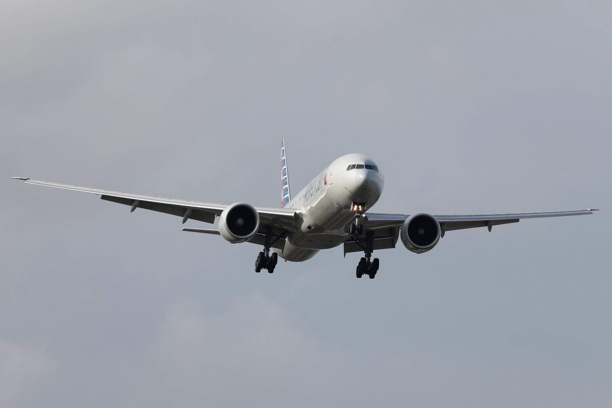 London Heathrow: American Airlines (AA / AAL) | Boeing 777-323(ER) B77W | N722AN | MSN 31547