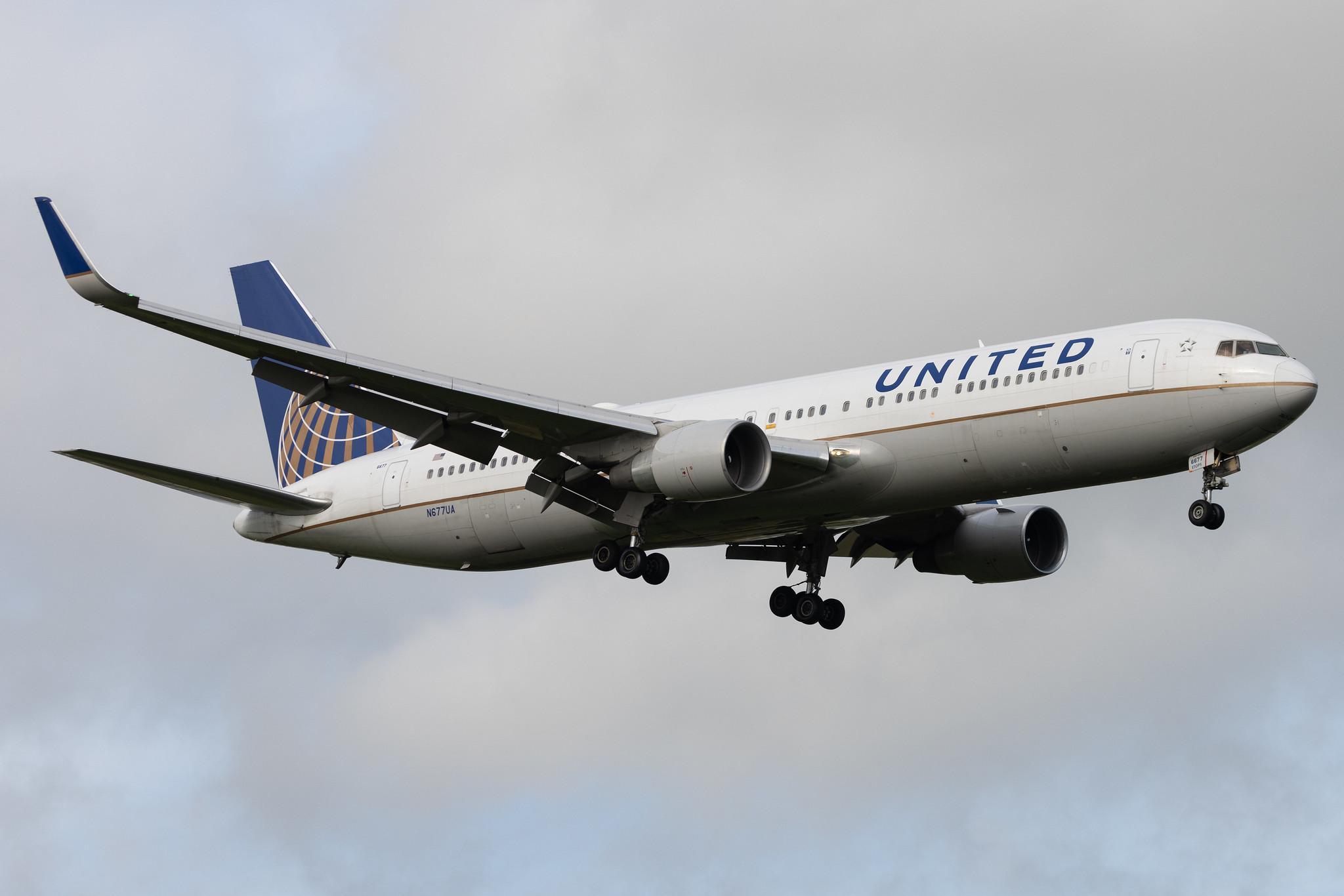 London Heathrow: United Airlines (UA / UAL) | Boeing 767-322(ER) B763 | N677UA | MSN 30029