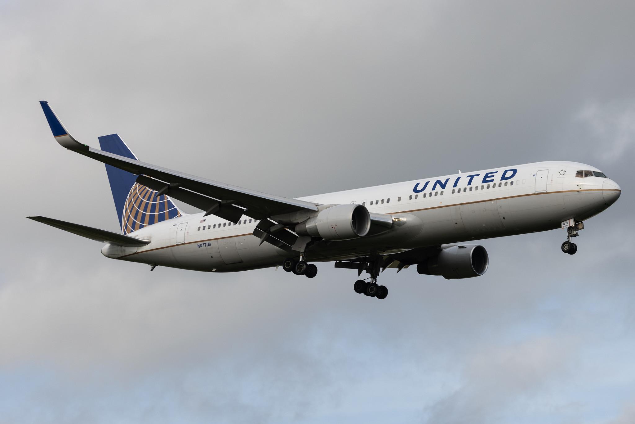 London Heathrow: United Airlines (UA / UAL) | Boeing 767-322(ER) B763 | N677UA | MSN 30029