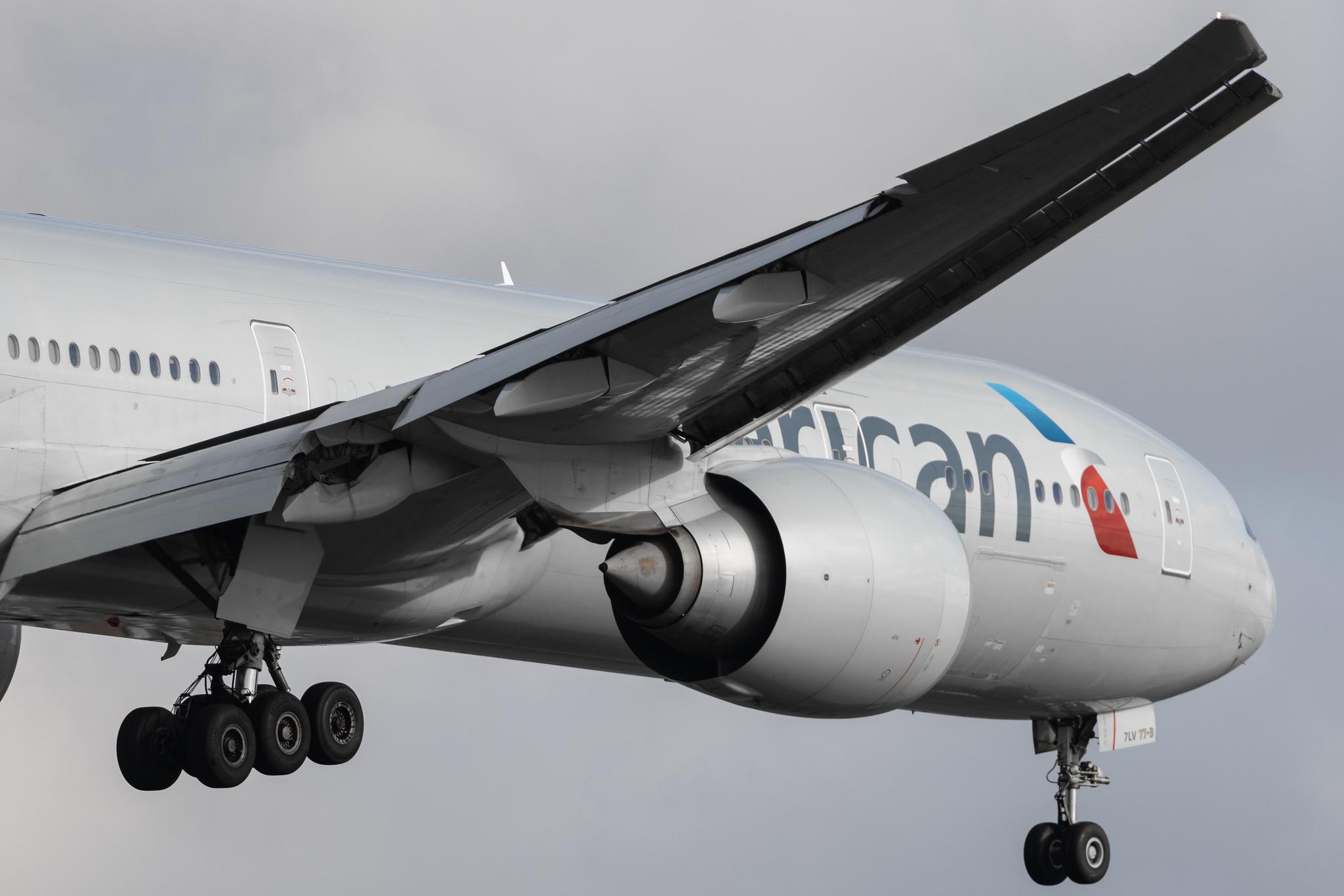 London Heathrow: American Airlines (AA / AAL) | Boeing 777-323(ER) B77W | N735AT | MSN 32439