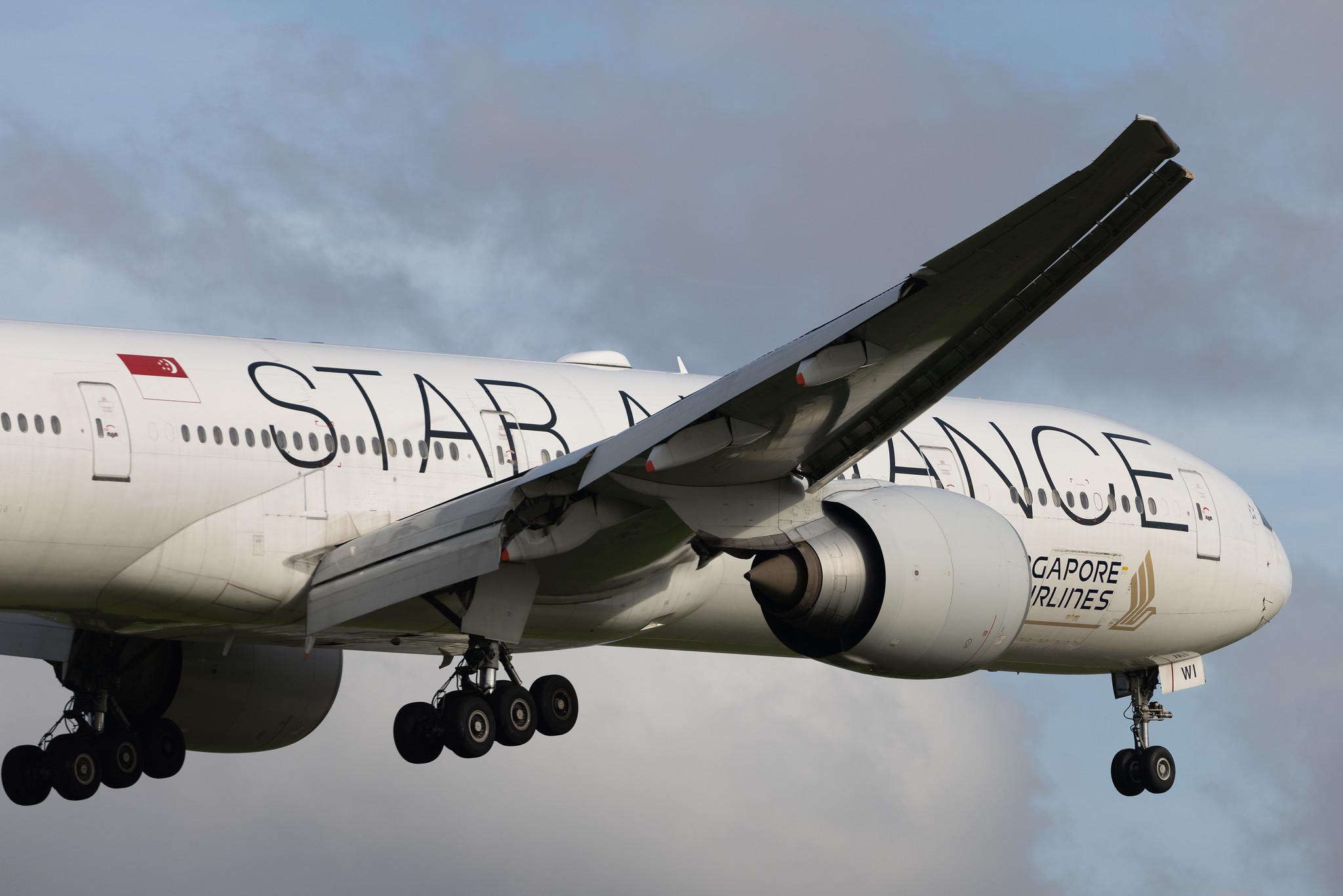 London Heathrow: Singapore Airlines (SQ / SIA) | Livery: Star Alliance livery | Boeing 777-312(ER) B77W | 9V-SWI | MSN 34574