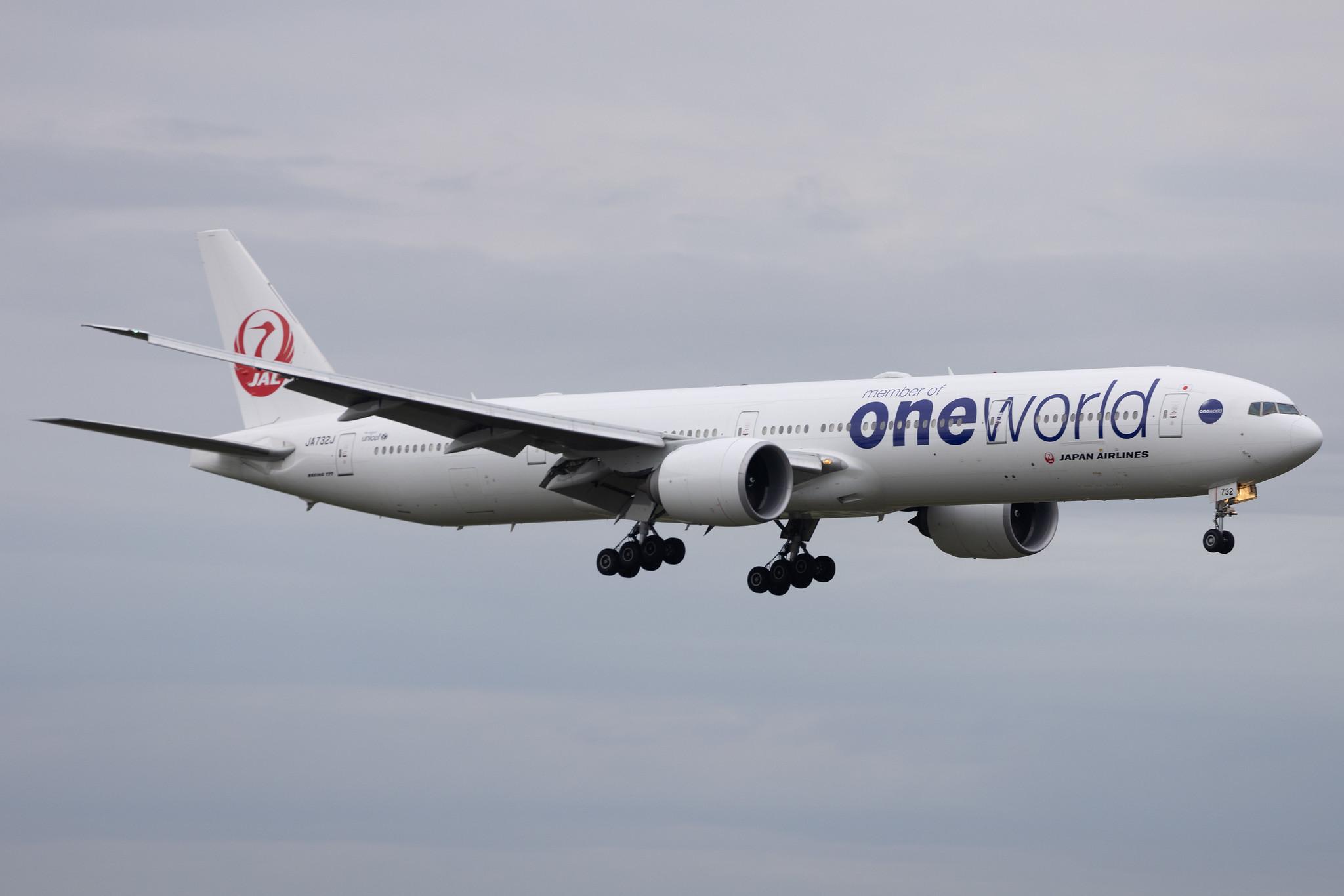 London Heathrow: Japan Airlines (JL / JAL) | Livery: Oneworld livery | Boeing 777-346(ER) B77W | JA732J | MSN 32430