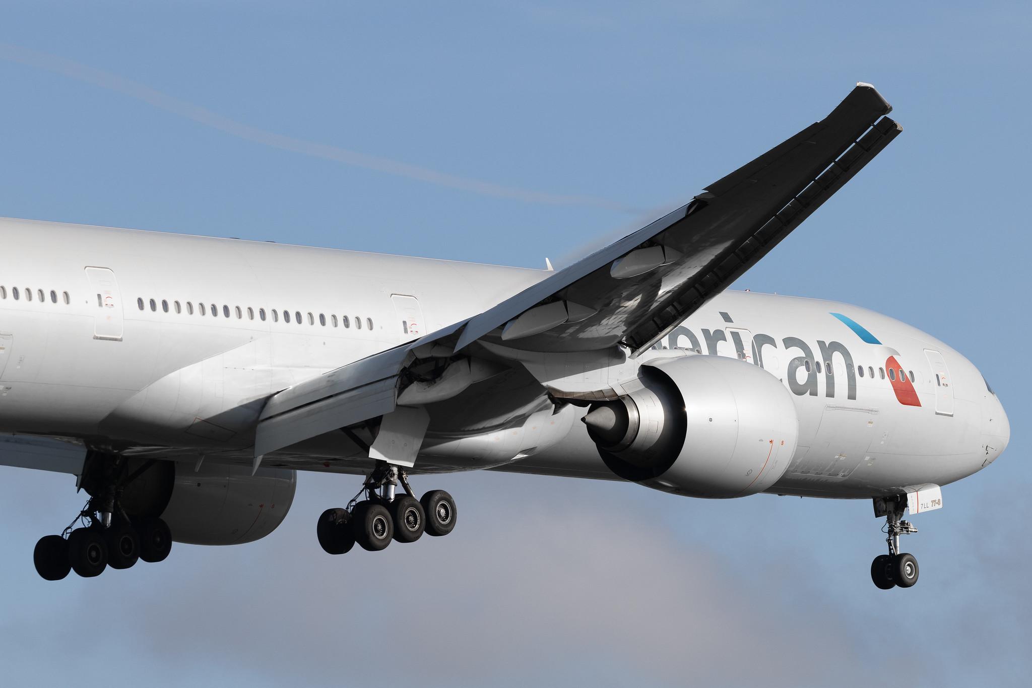 London Heathrow: American Airlines (AA / AAL) | Boeing 777-323(ER) B77W | N727AN | MSN 33541