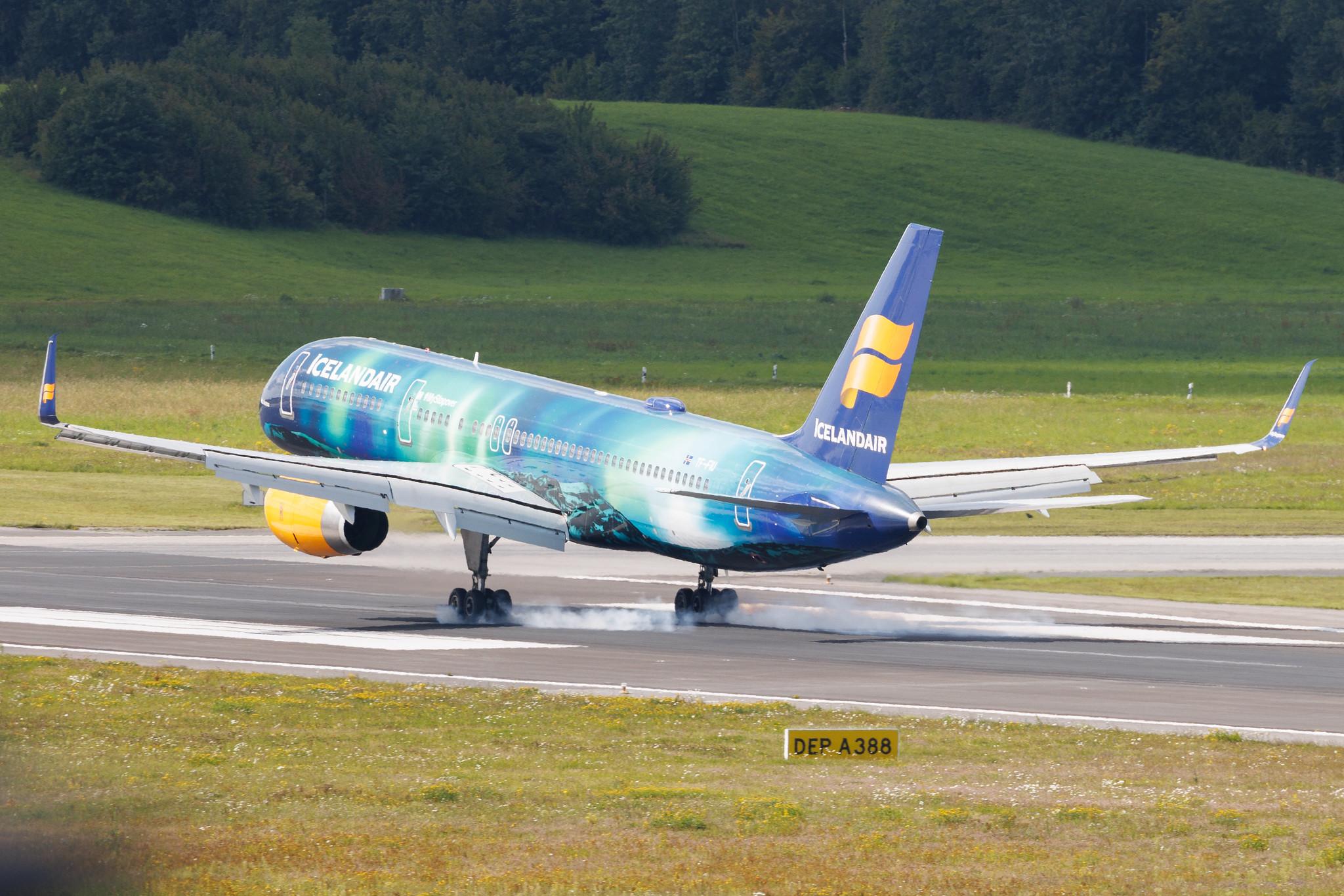 Hamburg Airport: Icelandair (FI / ICE) | Livery: Aurora Borealis Livery | Boeing 757-256 B752 | TF-FIU | MSN 26243