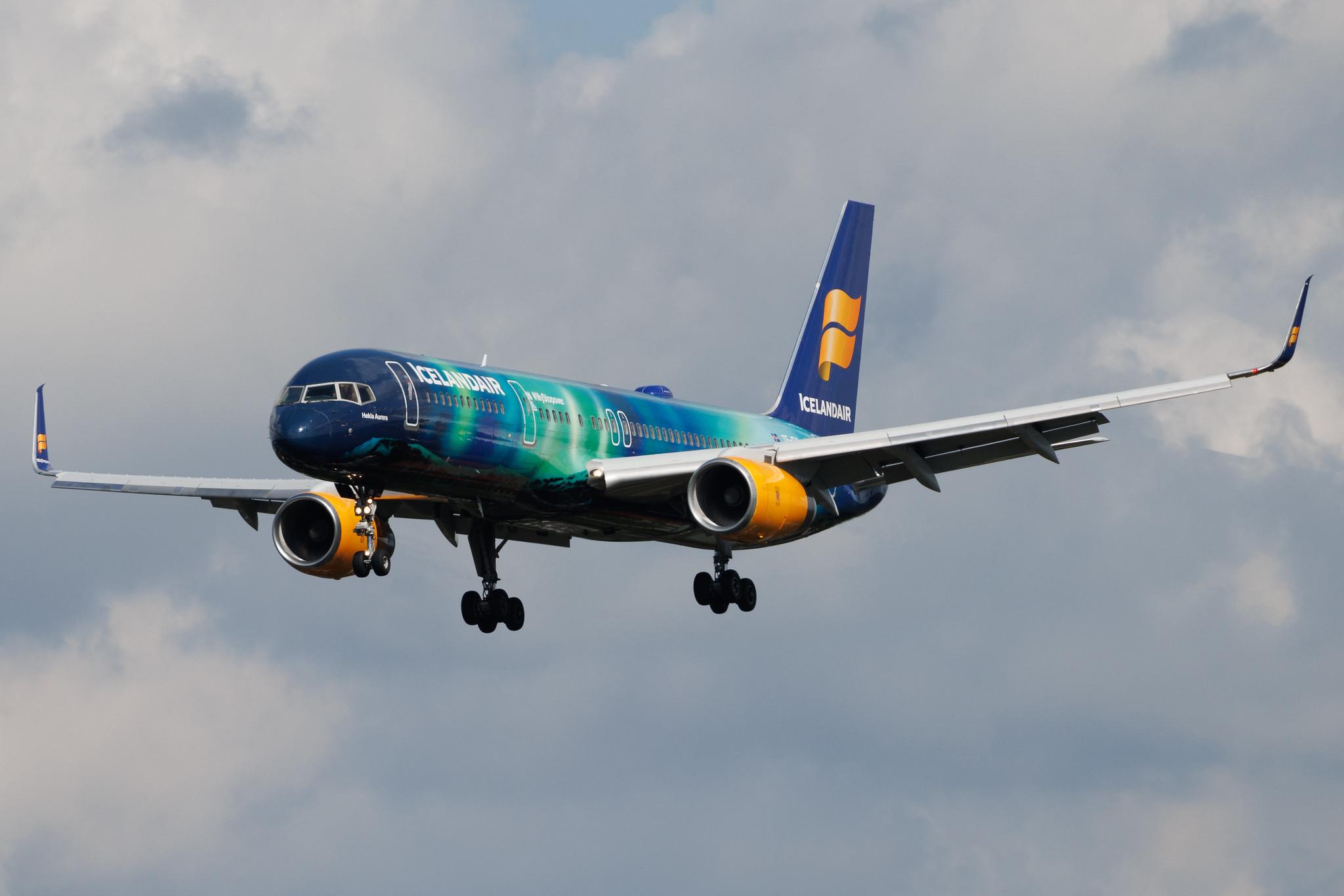 Hamburg Airport: Icelandair (FI / ICE) | Livery: Aurora Borealis Livery | Boeing 757-256 B752 | TF-FIU | MSN 26243