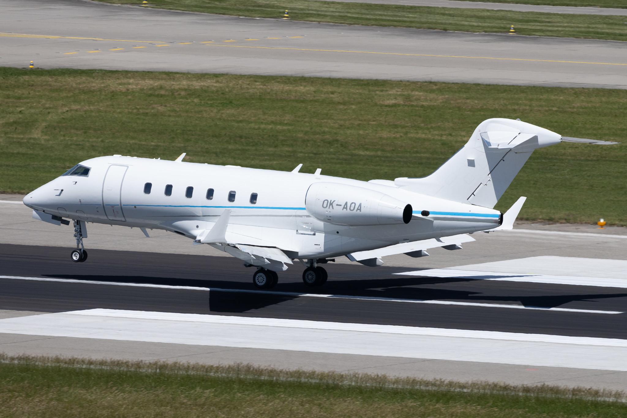 Flughafen Zürich: Atmospherica Aviation | Bombardier Challenger 300 CL30 | OK-AOA | MSN 20295