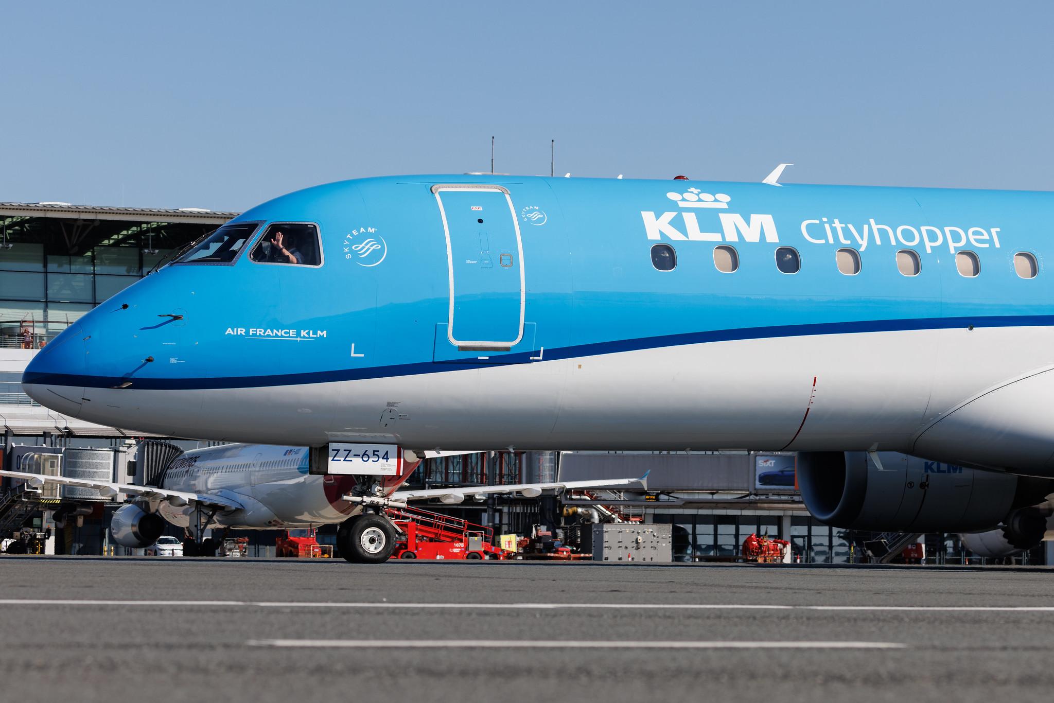 Hamburg Airport: KLM (KL / KLM) | Operator: KLM Cityhopper | Embraer E190STD E190 | PH-EZZ | MSN 19000654