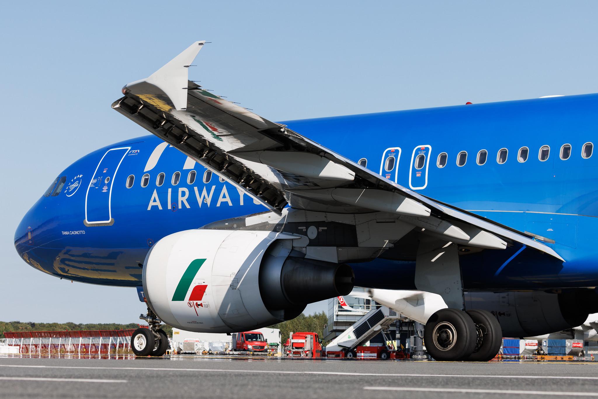 Hamburg Airport: ITA Airways (AZ / ITY) | Airbus A320-216 A320 | EI-DTH | MSN 03956