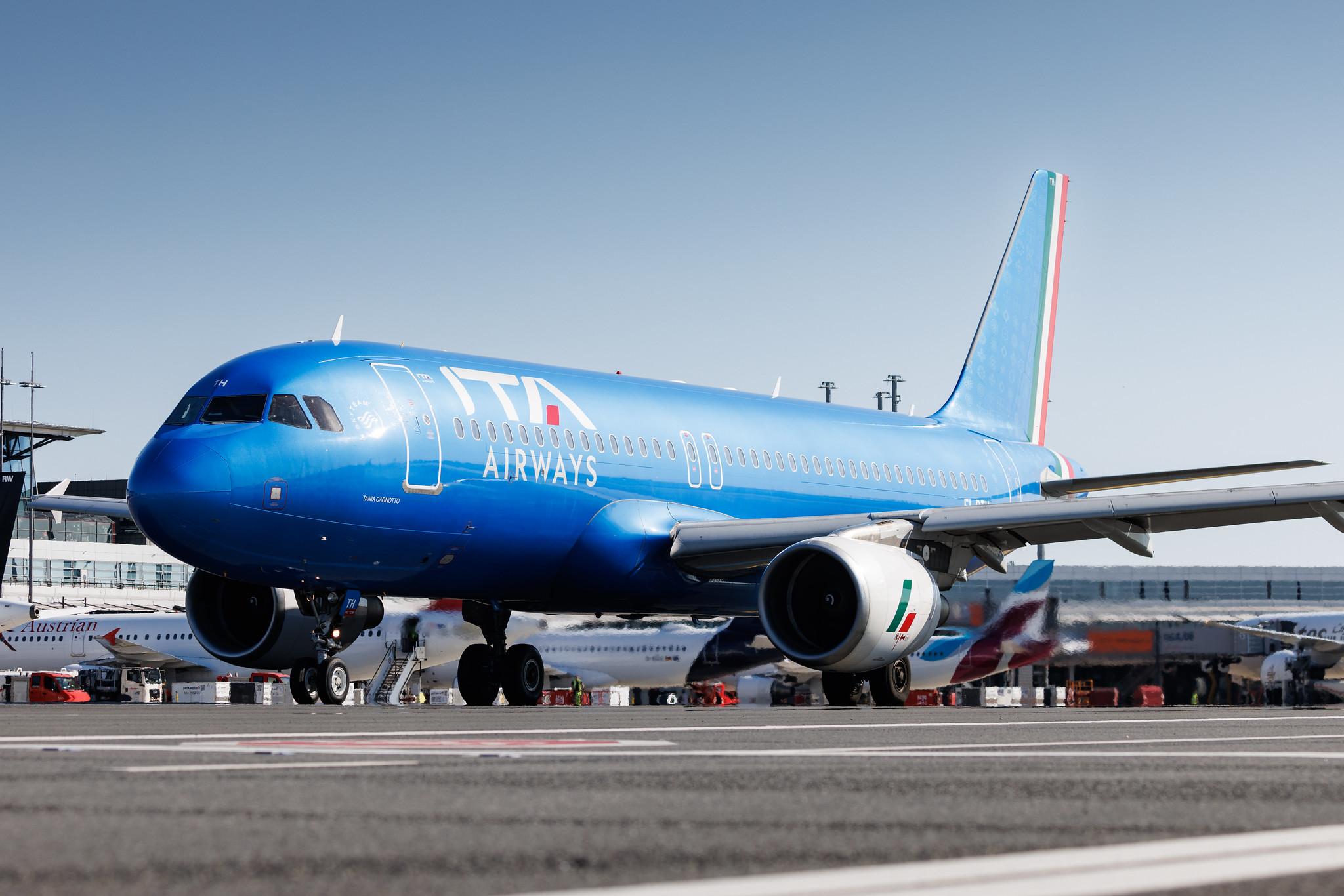 Hamburg Airport: ITA Airways (AZ / ITY) | Airbus A320-216 A320 | EI-DTH | MSN 03956