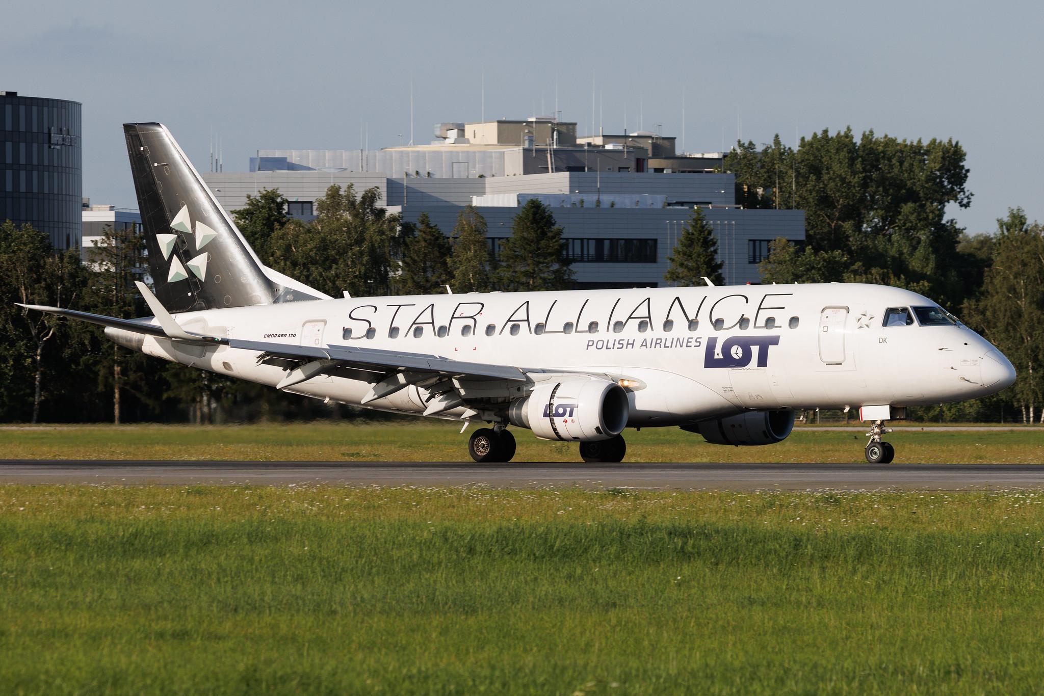 Hamburg Airport: LOT (LO / LOT) | Livery: Star Alliance Livery | Embraer E170STD E170 | SP-LDK | MSN 17000074