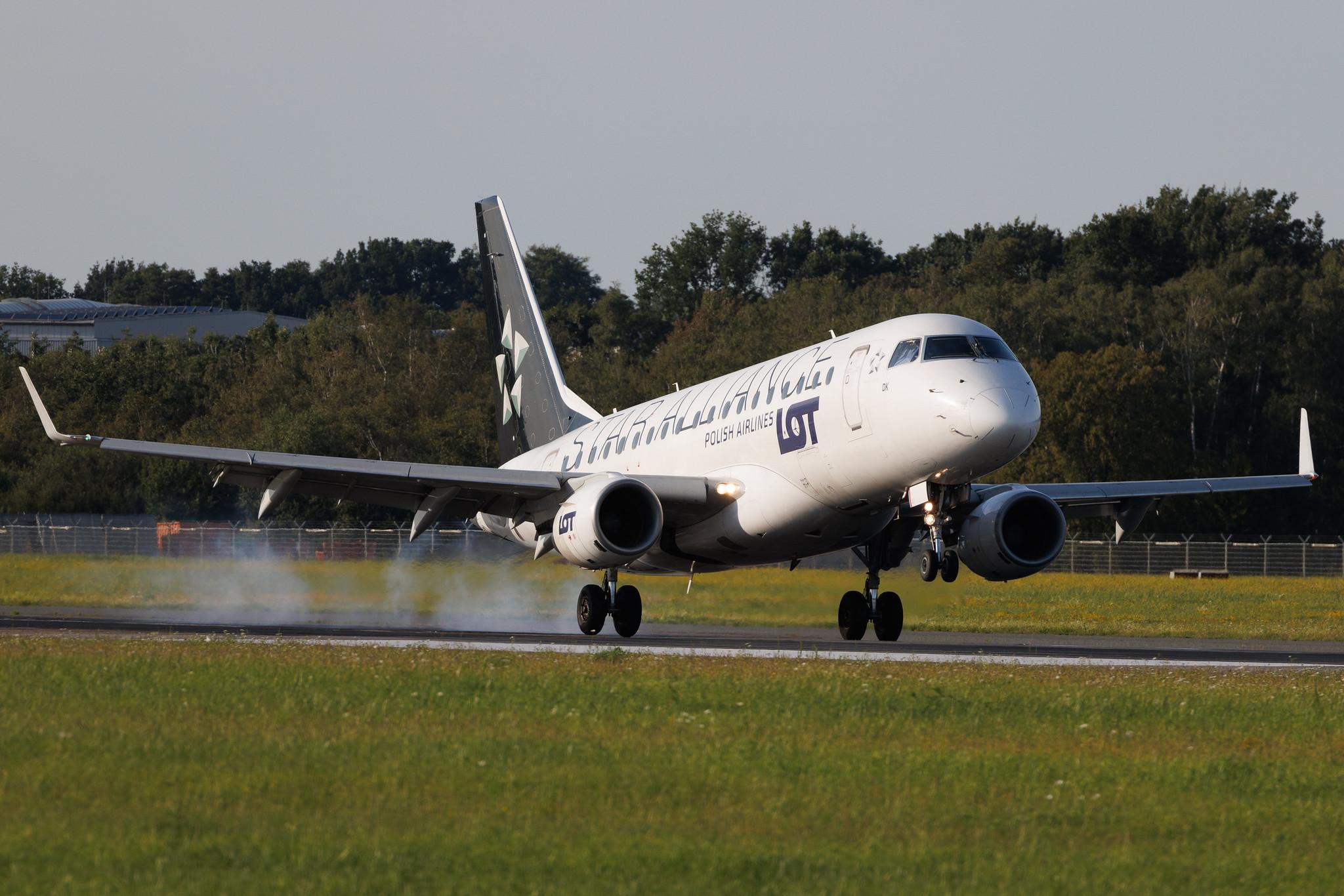 Hamburg Airport: LOT (LO / LOT) | Livery: Star Alliance Livery | Embraer E170STD E170 | SP-LDK | MSN 17000074