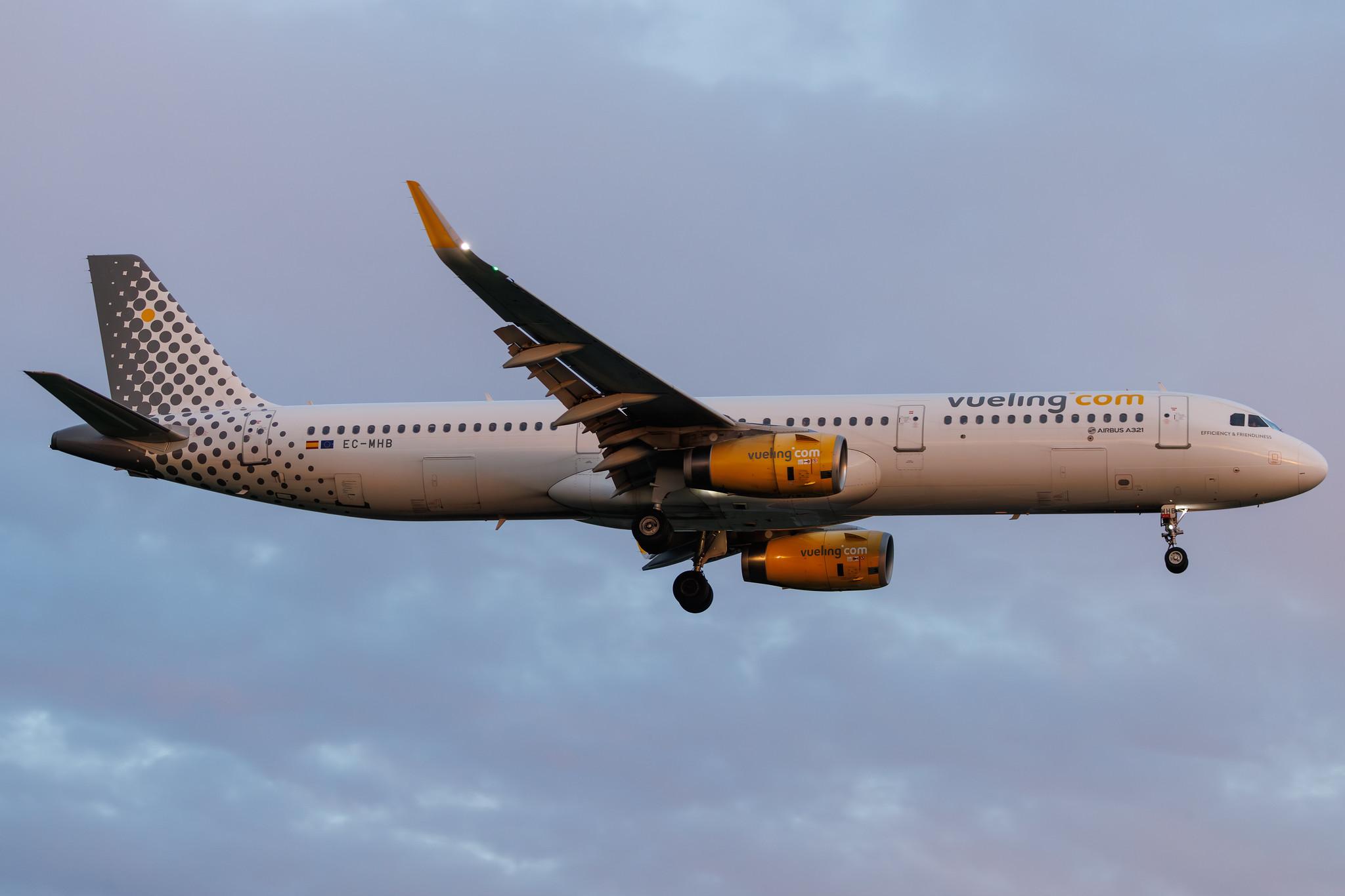 Hamburg Airport: Vueling (VY / VLG) | Airbus A321-231 A321 | EC-MHB | MSN 6691