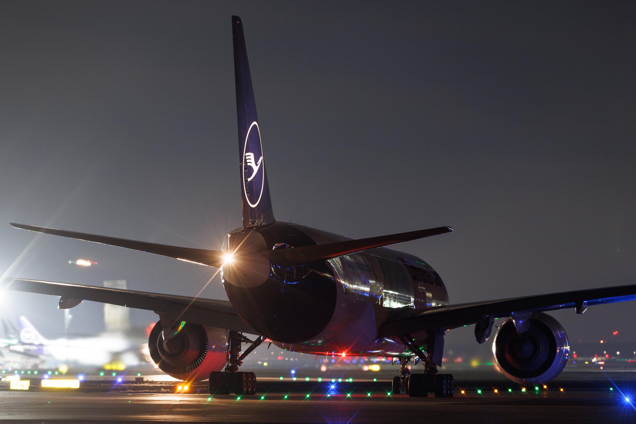Frankfurt Airport: Lufthansa Cargo (/ GEC) | Operator: Lufthansa CityLine | Airbus A321-211 A321 | D-AEUA | MSN 1988