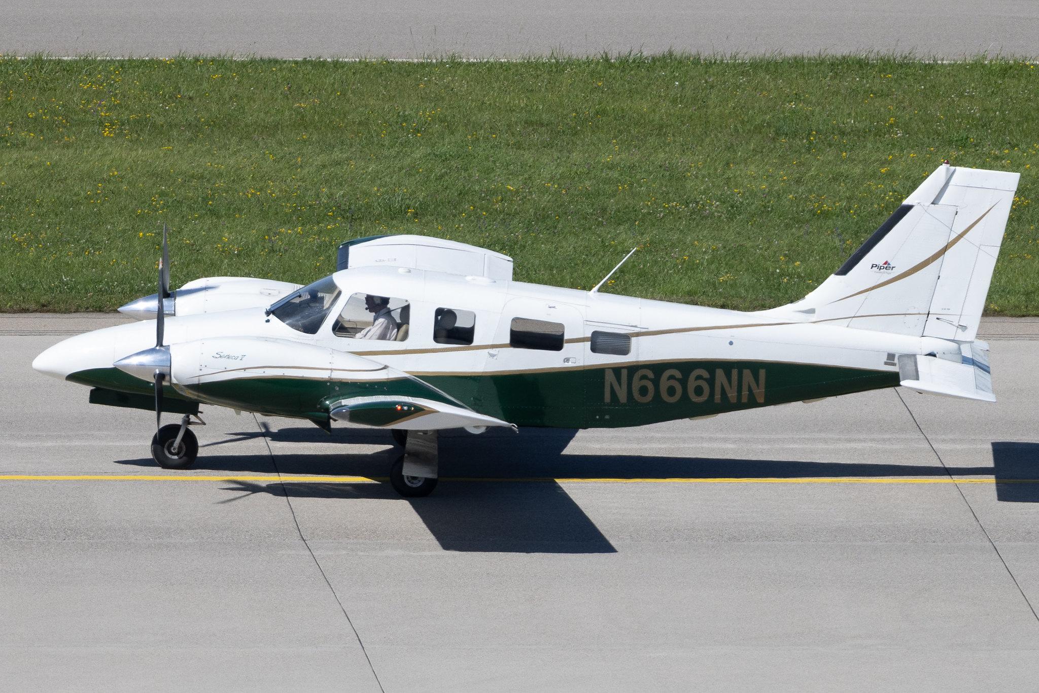 Flughafen Zürich: Private owner | Piper PA34-220T PA34 | N666NN | MSN 3449226