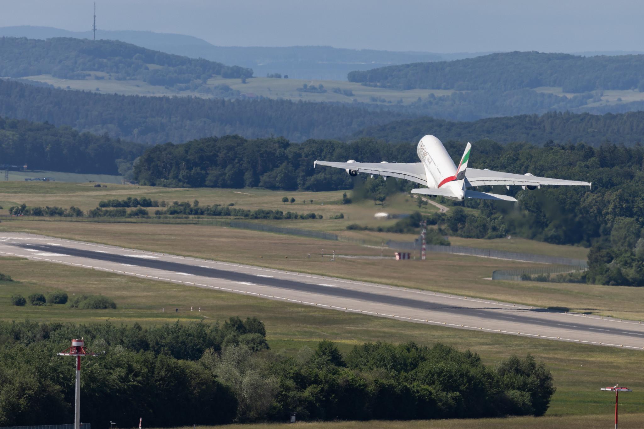 Flughafen Zürich: Emirates (EK / UAE) | Airbus A380-861 A388 | A6-EEN | MSN 135