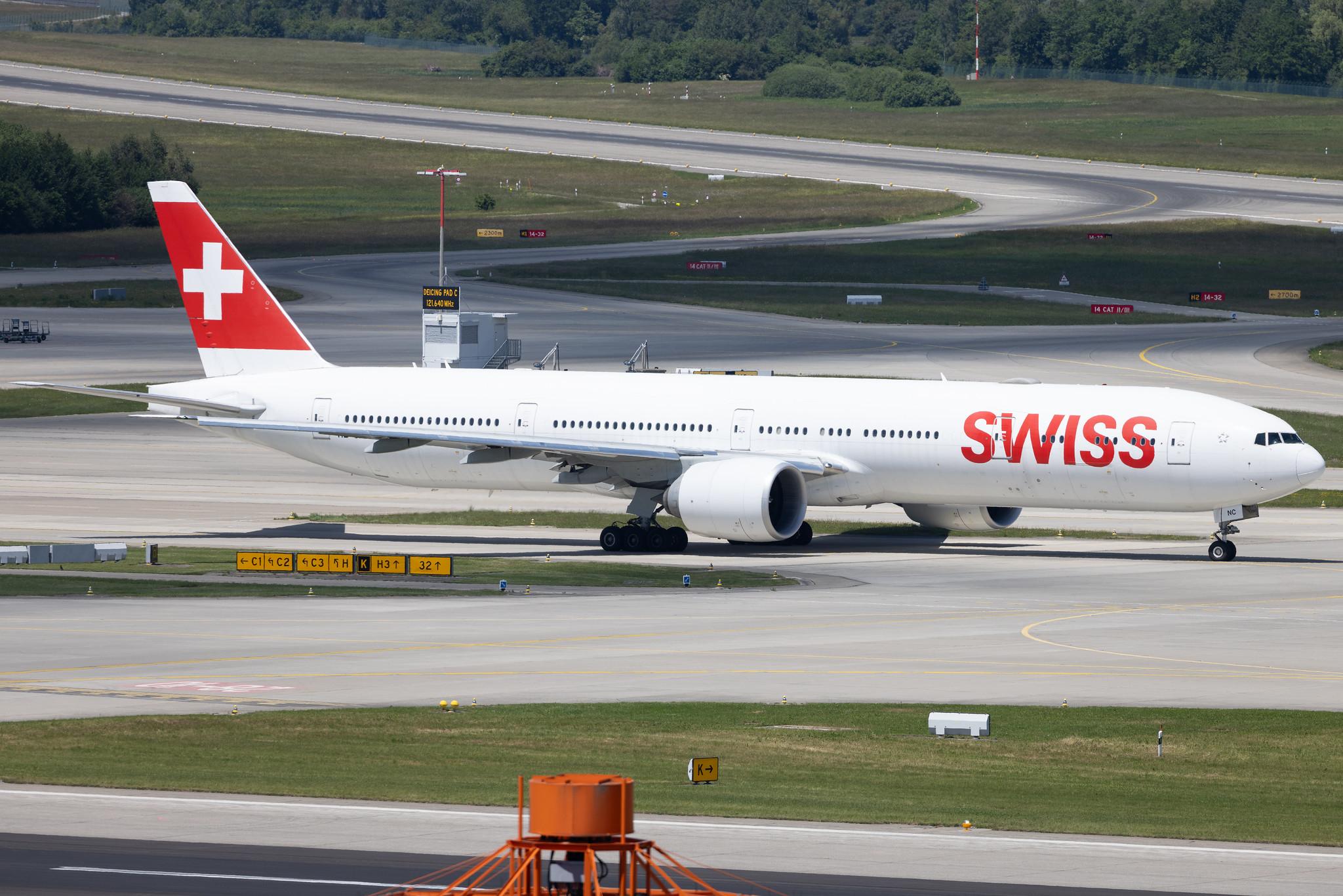 Flughafen Zürich: Swiss (LX / SWR) | Boeing 777-3DE(ER) B77W | HB-JNC | MSN 44584
