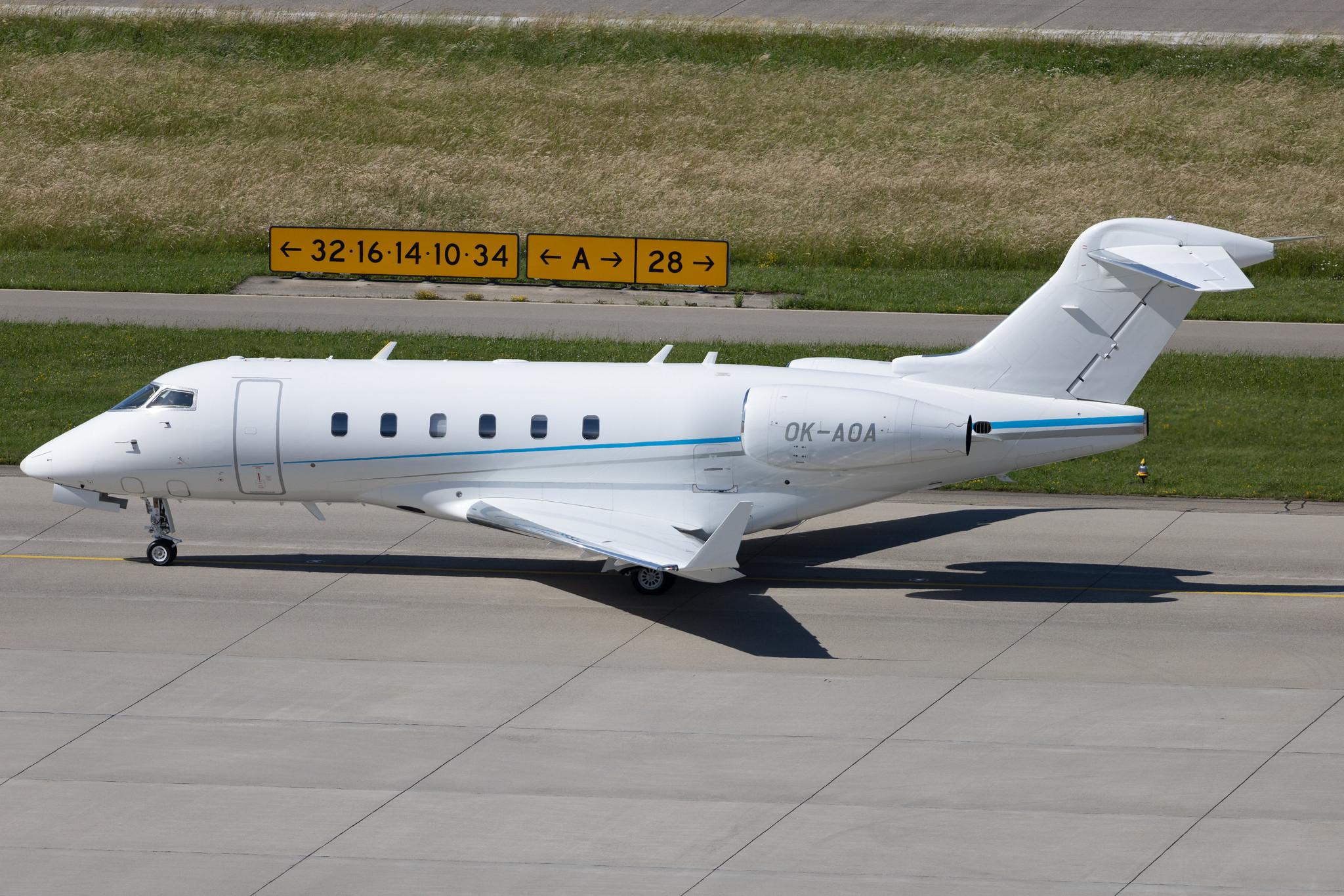 Flughafen Zürich: Atmospherica Aviation | Bombardier Challenger 300 CL30 | OK-AOA | MSN 20295