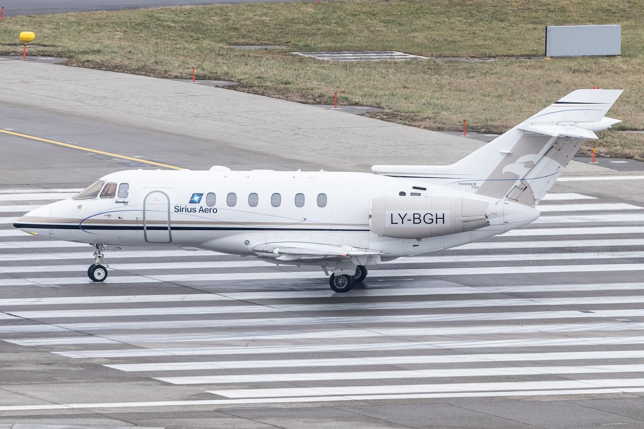 Flughafen Zürich: Classic Jet | Hawker 750 H25B | LY-BGH | MSN HB-65