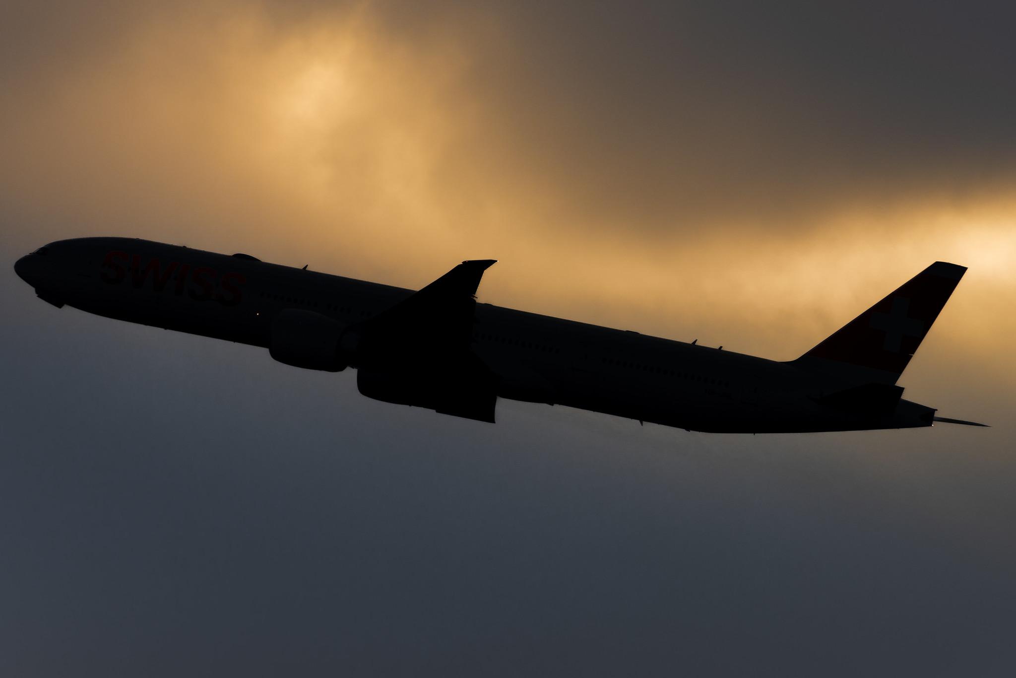 Flughafen Zürich: Swiss (LX / SWR) |  Boeing 777-300(ER) B77W | HB-JNL | MSN 66092