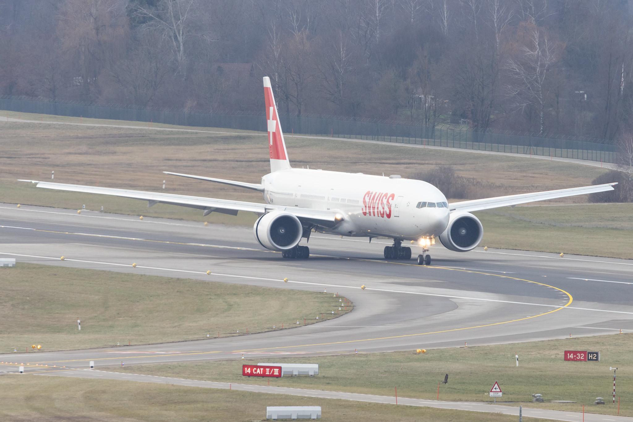 Flughafen Zürich: Swiss (LX / SWR) |  Boeing 777-3DE(ER) B77W | HB-JNI | MSN 62754