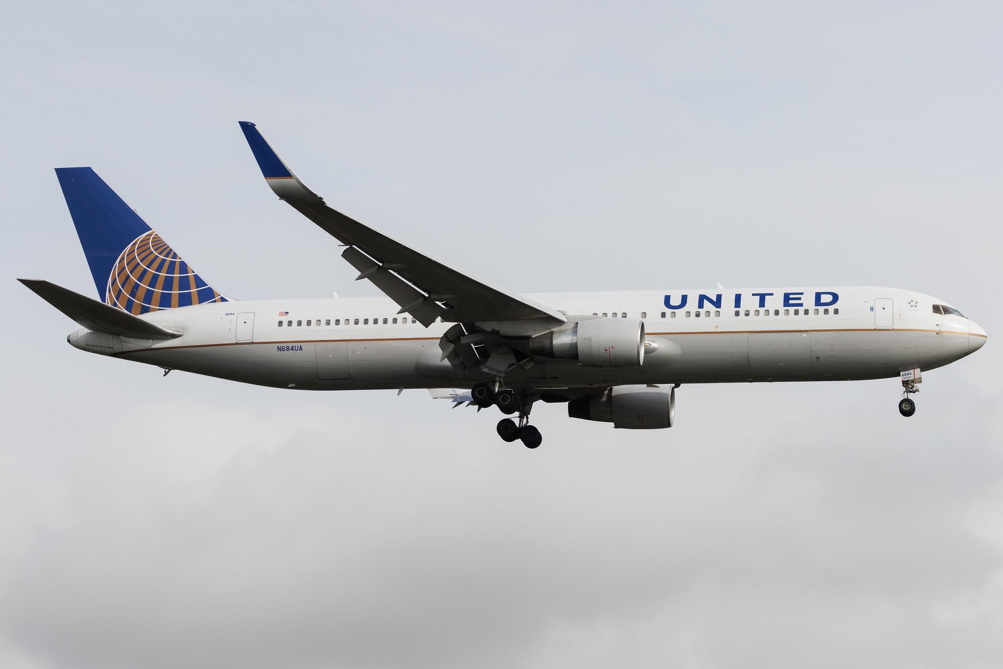 London Heathrow: United Airlines (UA / UAL) | Boeing 767-3CB(ER) B763 | N684UA | MSN 33466