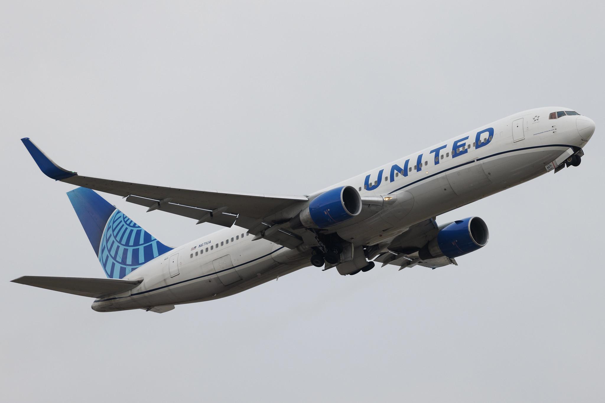 London Heathrow: United Airlines (UA / UAL) | Boeing 767-322(ER) B763 | N671UA | MSN 30026