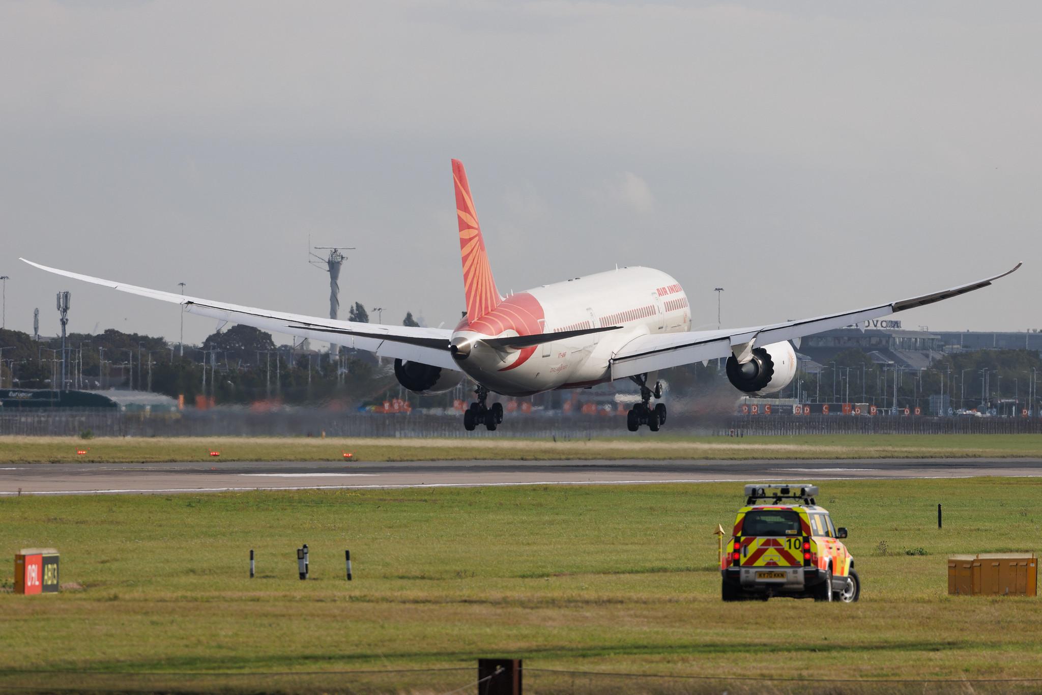 London Heathrow: Air India (AI / AIC) | Boeing 787-8 Dreamliner B788 | VT-ANR | MSN 36289