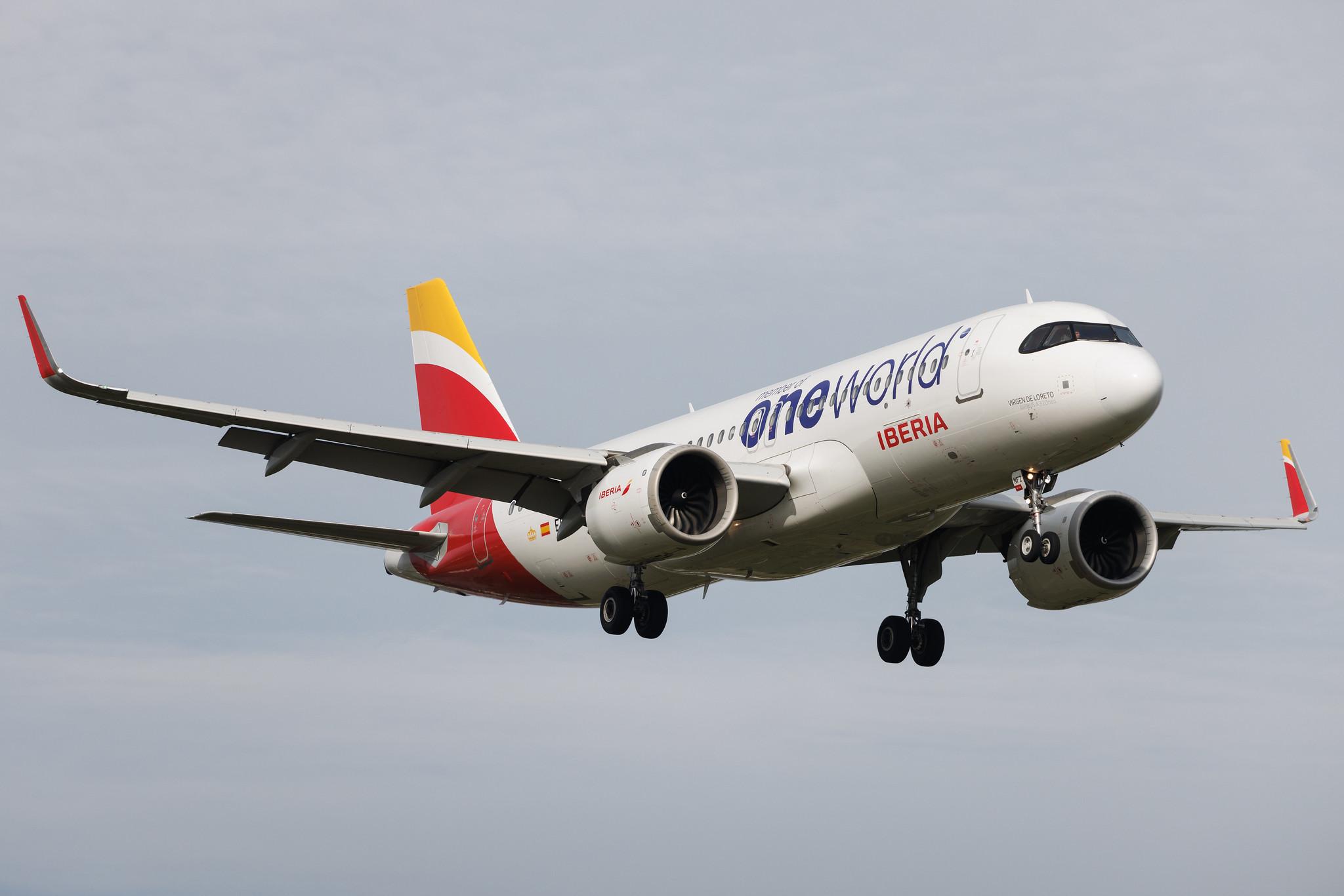 London Heathrow: Iberia (IB / IBE) | Livery: Oneworld Livery | Airbus A320-251N A20N | EC-NFZ | MSN 10002