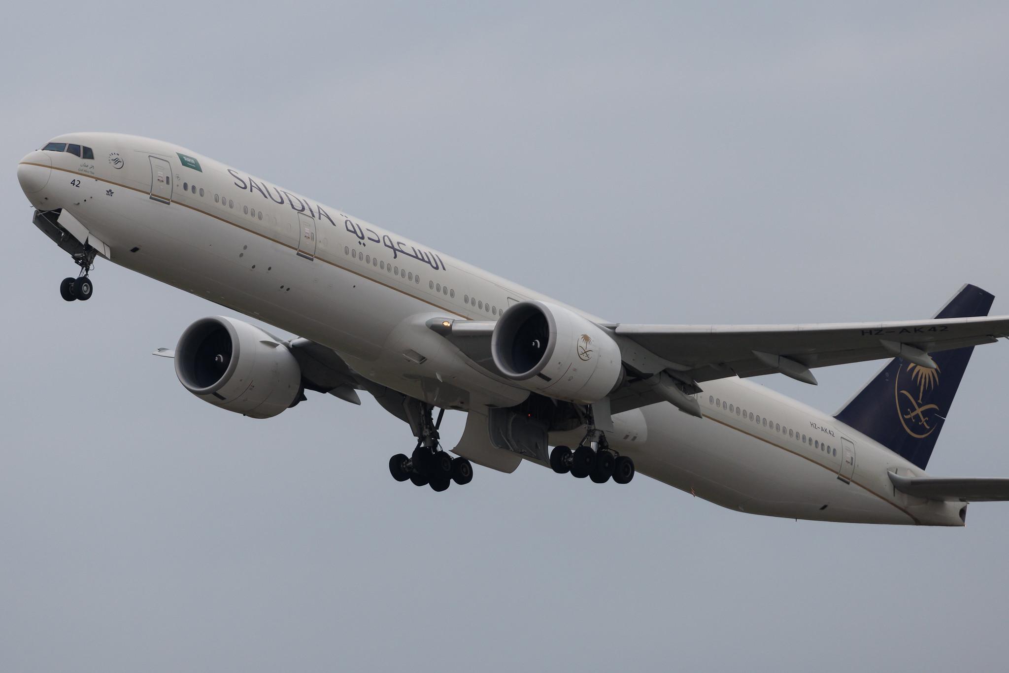 London Heathrow: Saudia (SV / SVA) | Boeing 777-368(ER) B77W | HZ-AK42 | MSN 62762