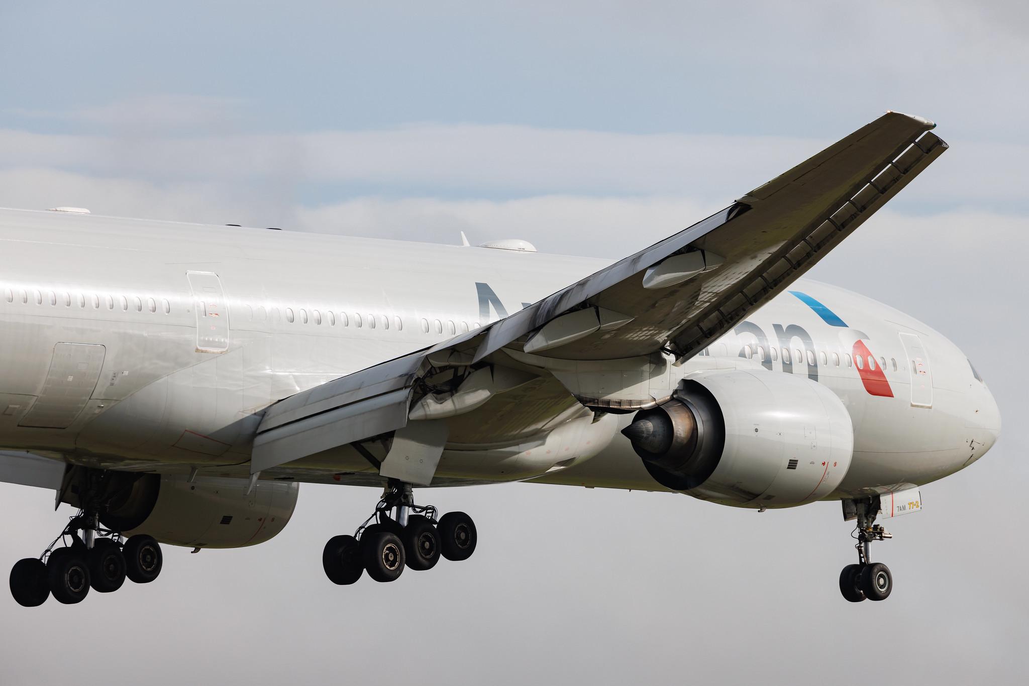 London Heathrow: American Airlines (AA / AAL) | Boeing 777-223(ER) B772 | N781AN | MSN 29586