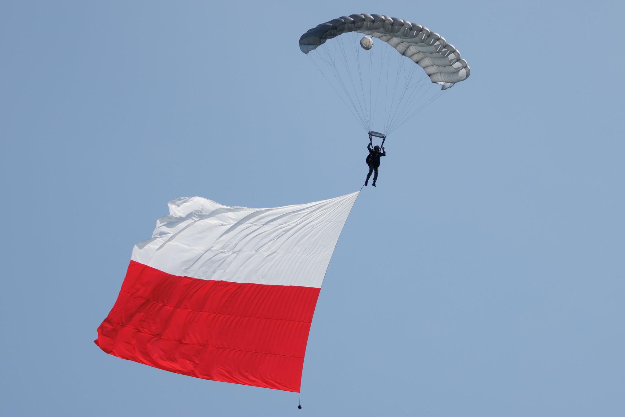 AIR SHOW Radom: Fallschirmspringer