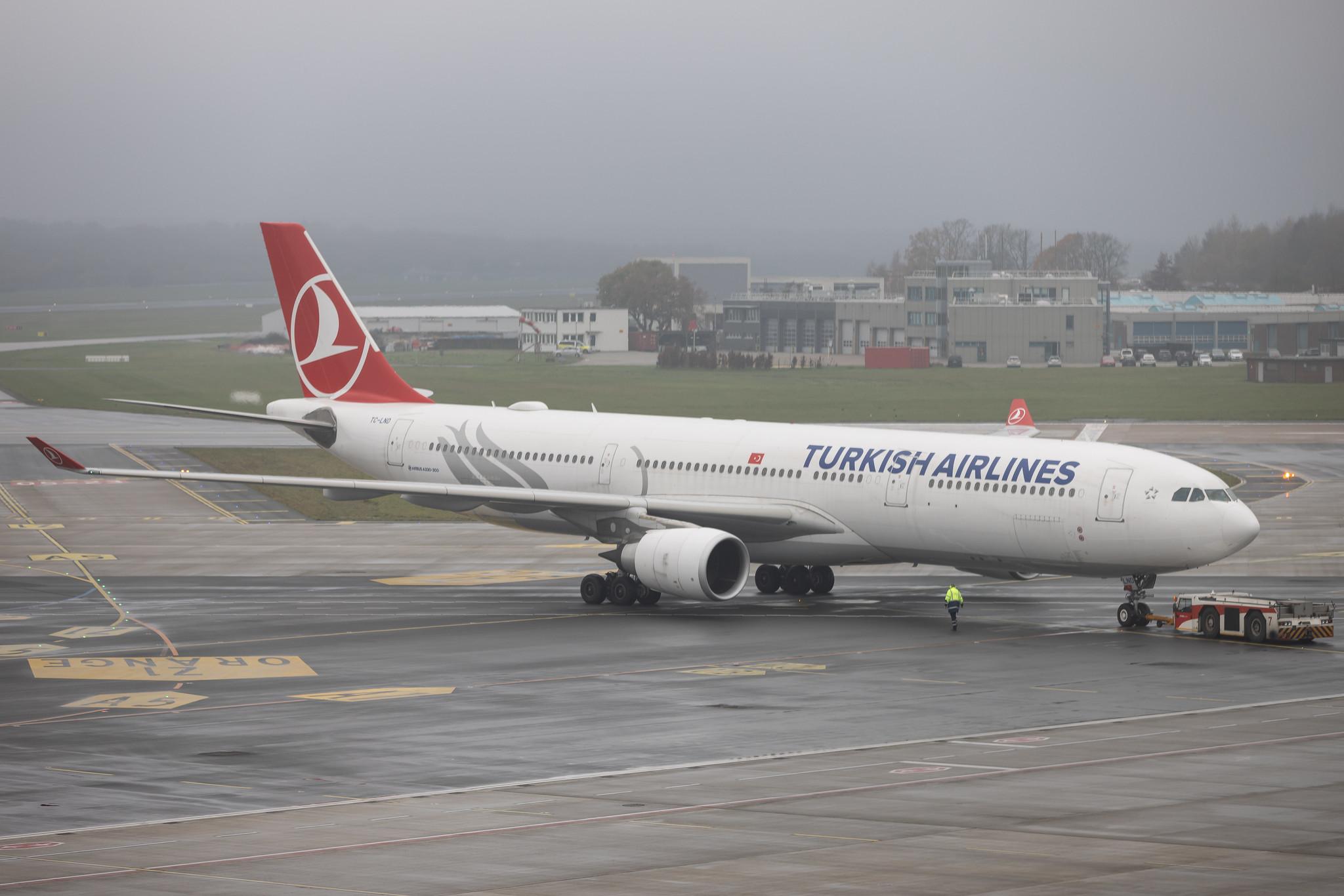 Hamburg Airport: Turkish Airlines (TK / THY) | Airbus A330-303 A333 | TC-LND | MSN 1704