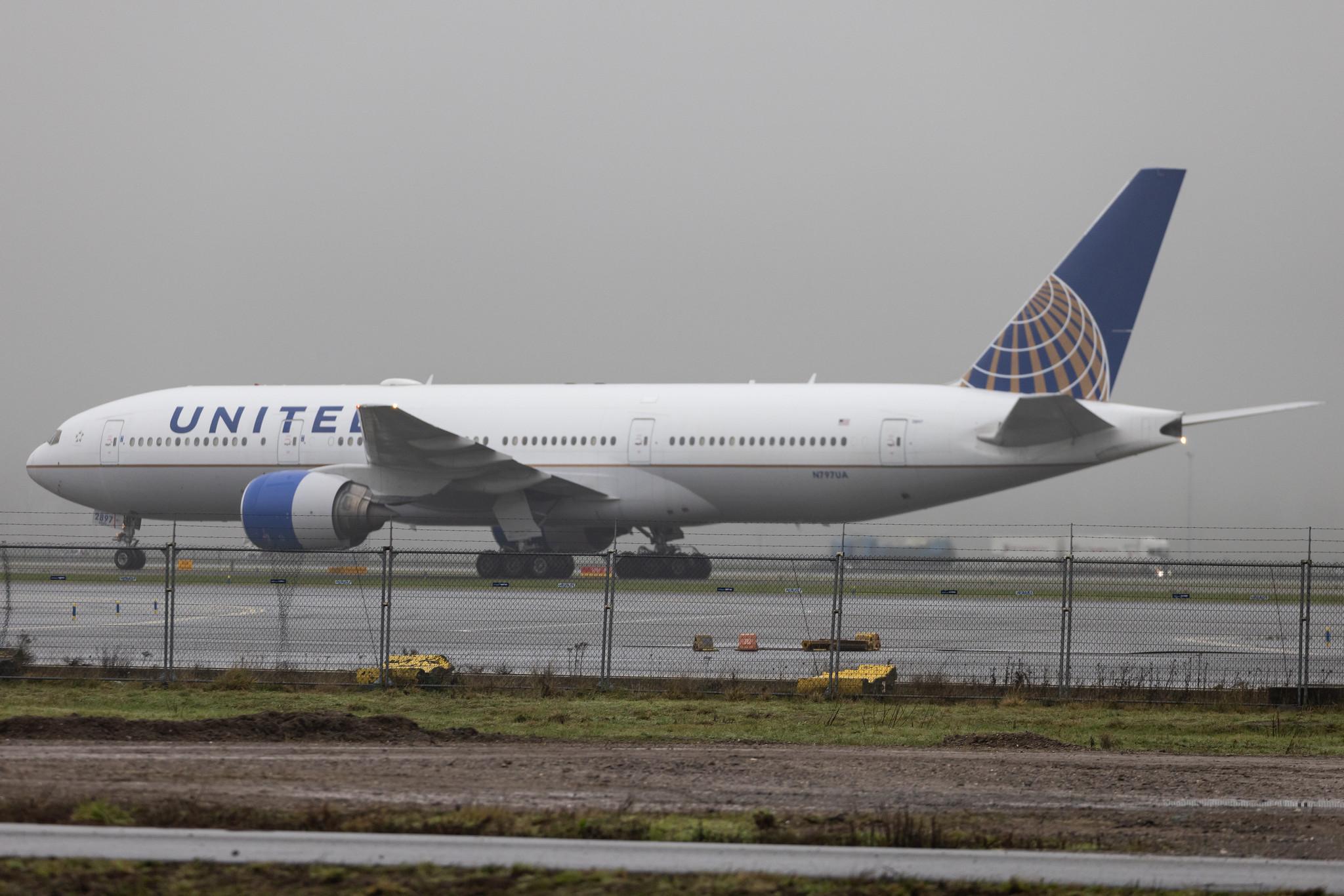 Amsterdam Schiphol: United Airlines (UA / UAL) | Boeing 777-222(ER) B772 | N797UA | MSN 26924