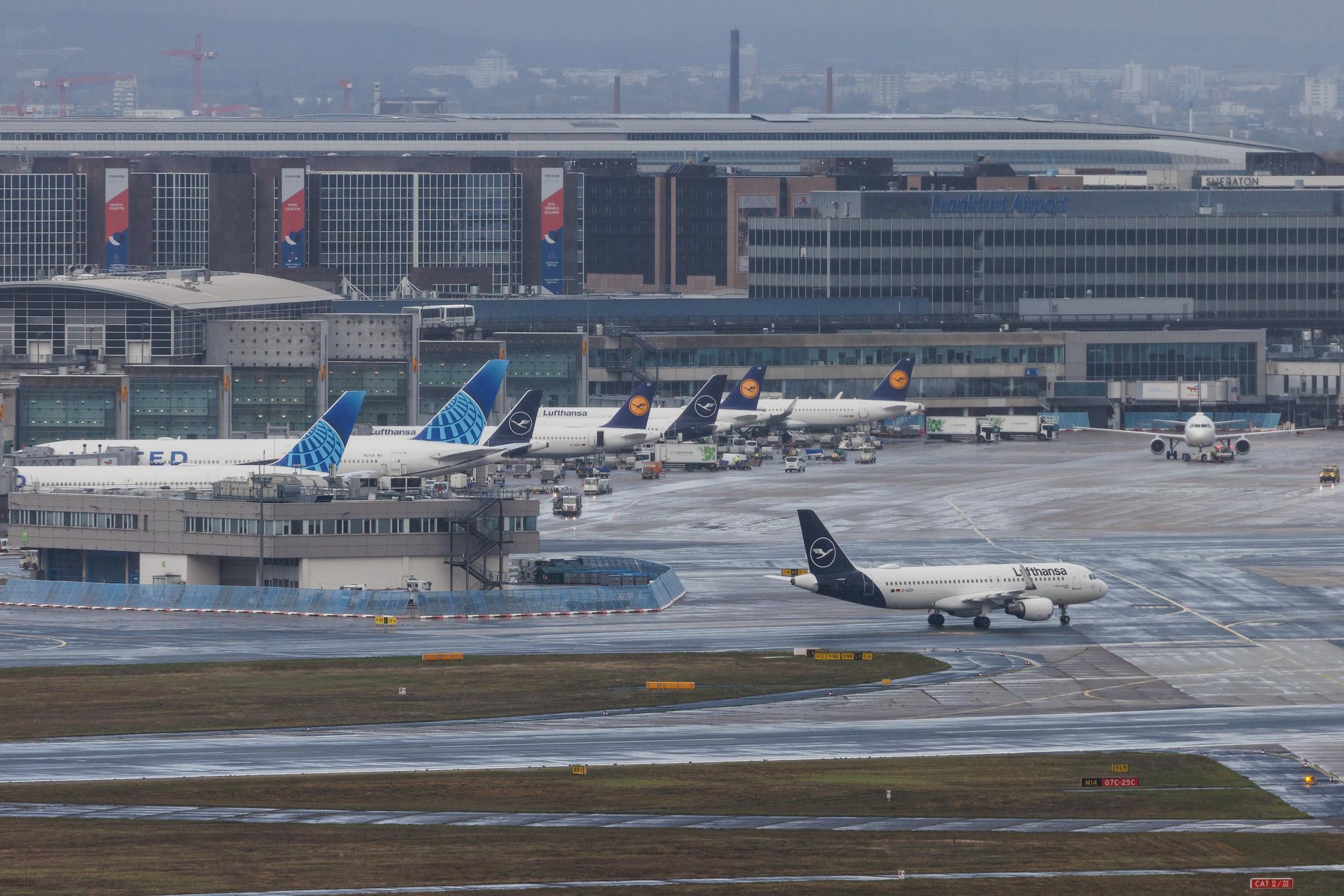 Frankfurt Airport: Lufthansa (LH / DLH) | Airbus A320-214 A320 | D-AIZR | MSN 5525
